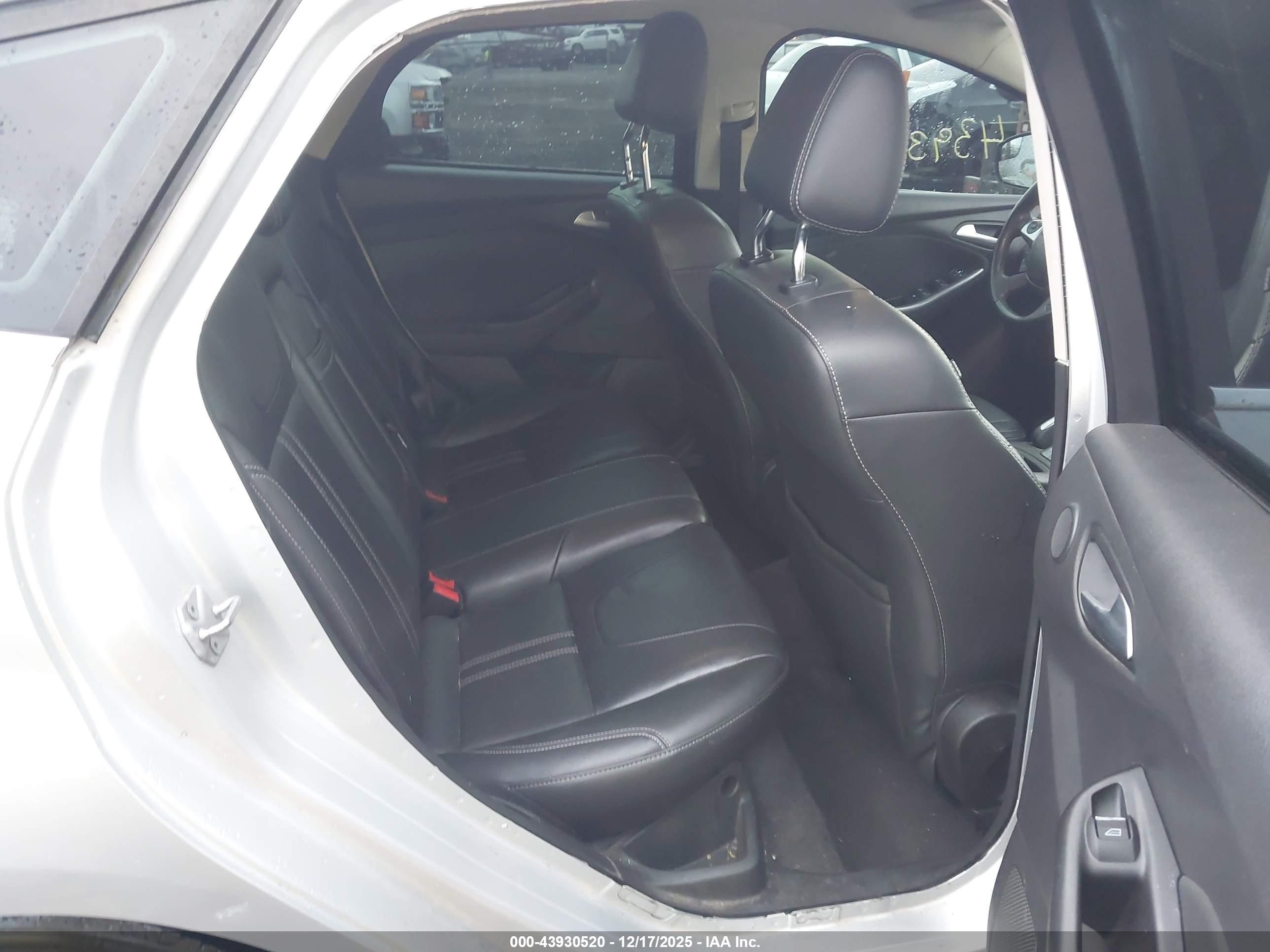 FORD FOCUS image 8