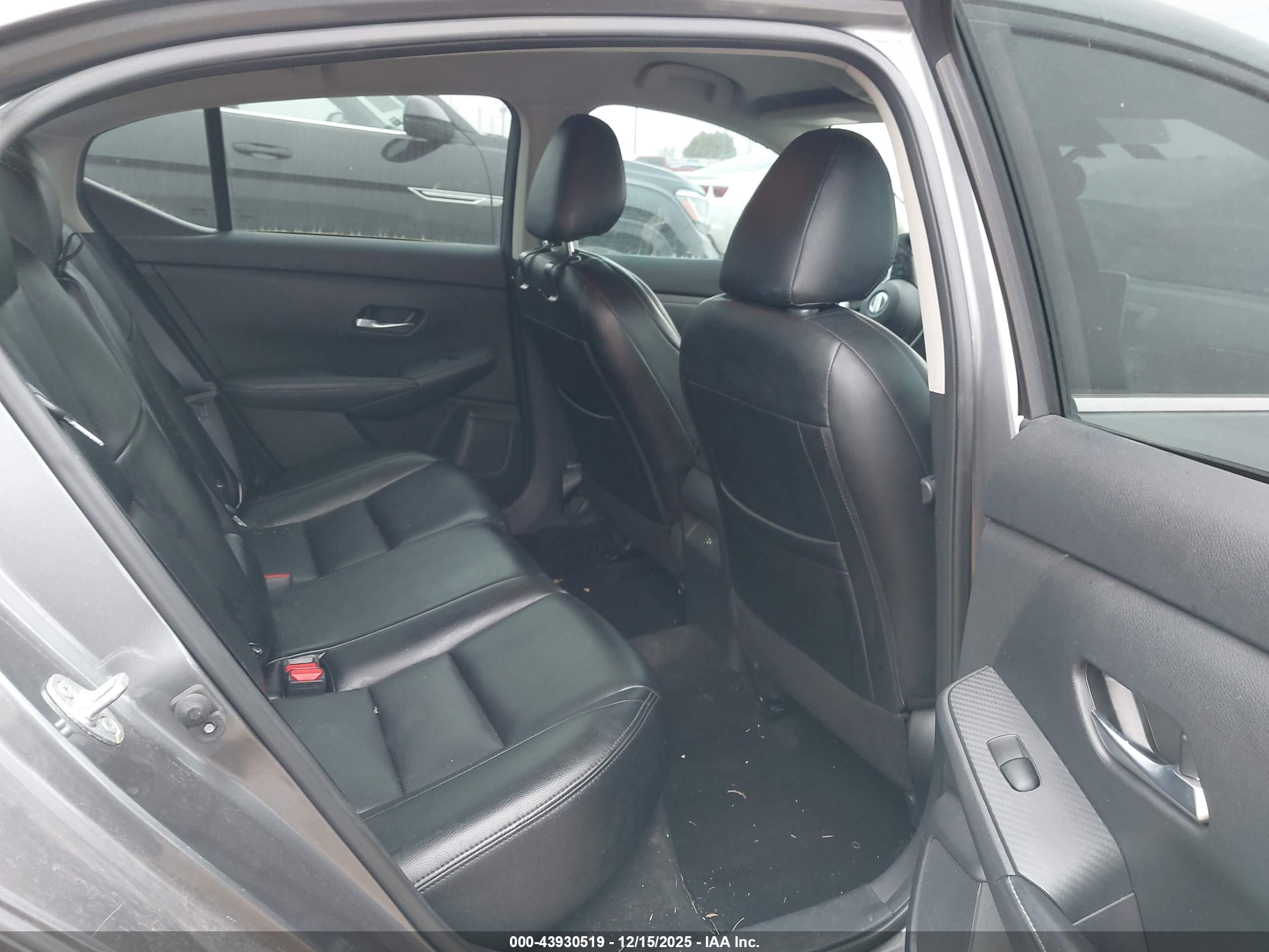NISSAN SENTRA image 8
