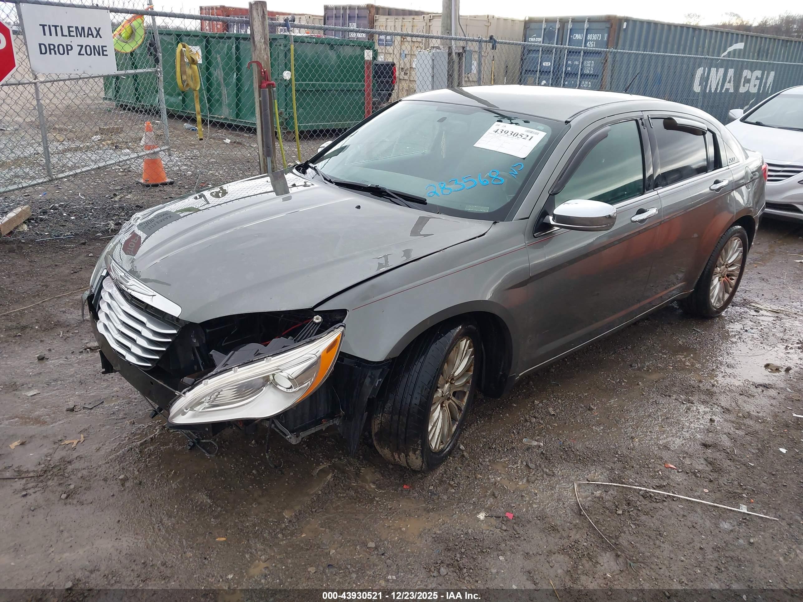 CHRYSLER 200 image 2
