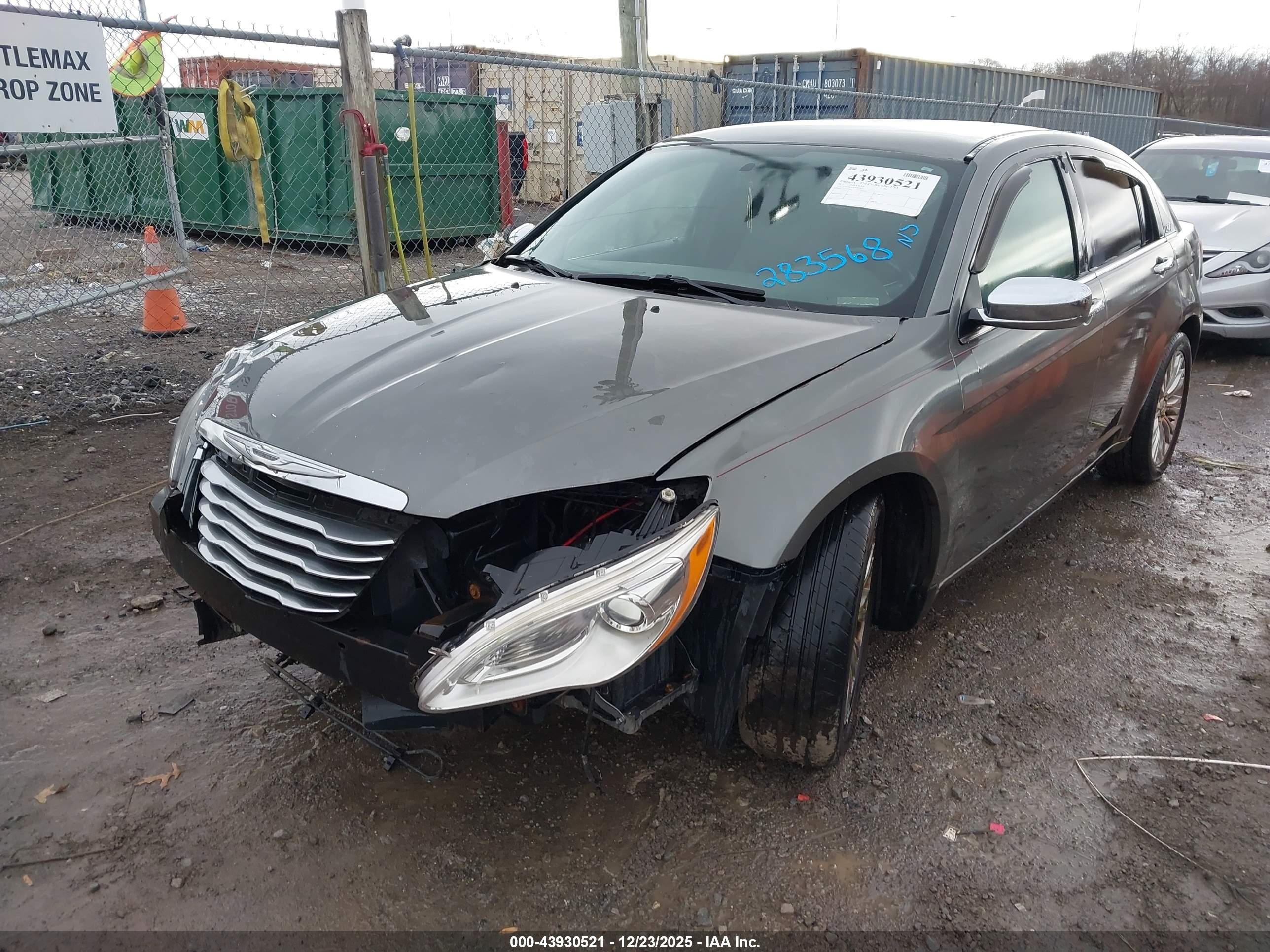 CHRYSLER 200 image 6