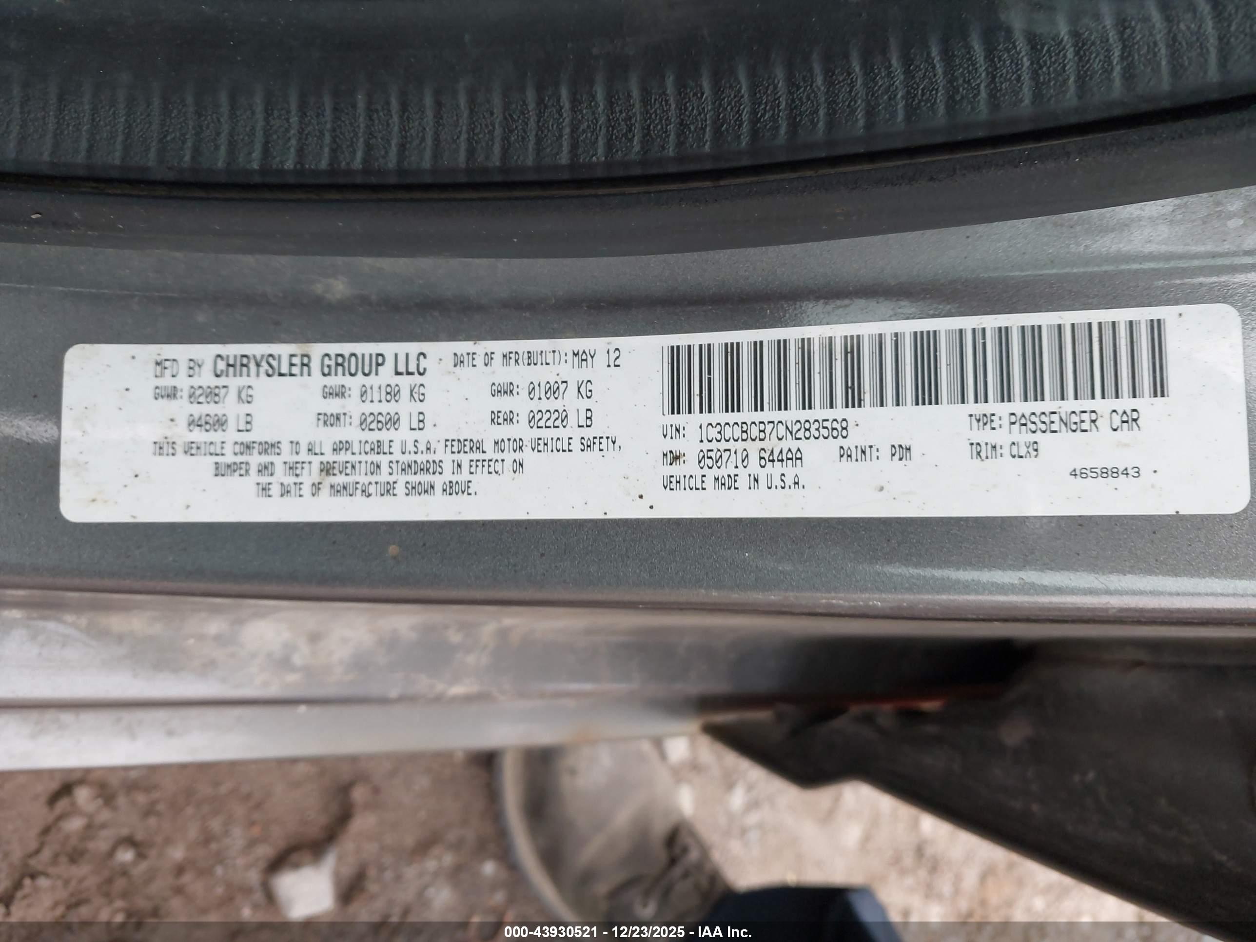 CHRYSLER 200 image 9