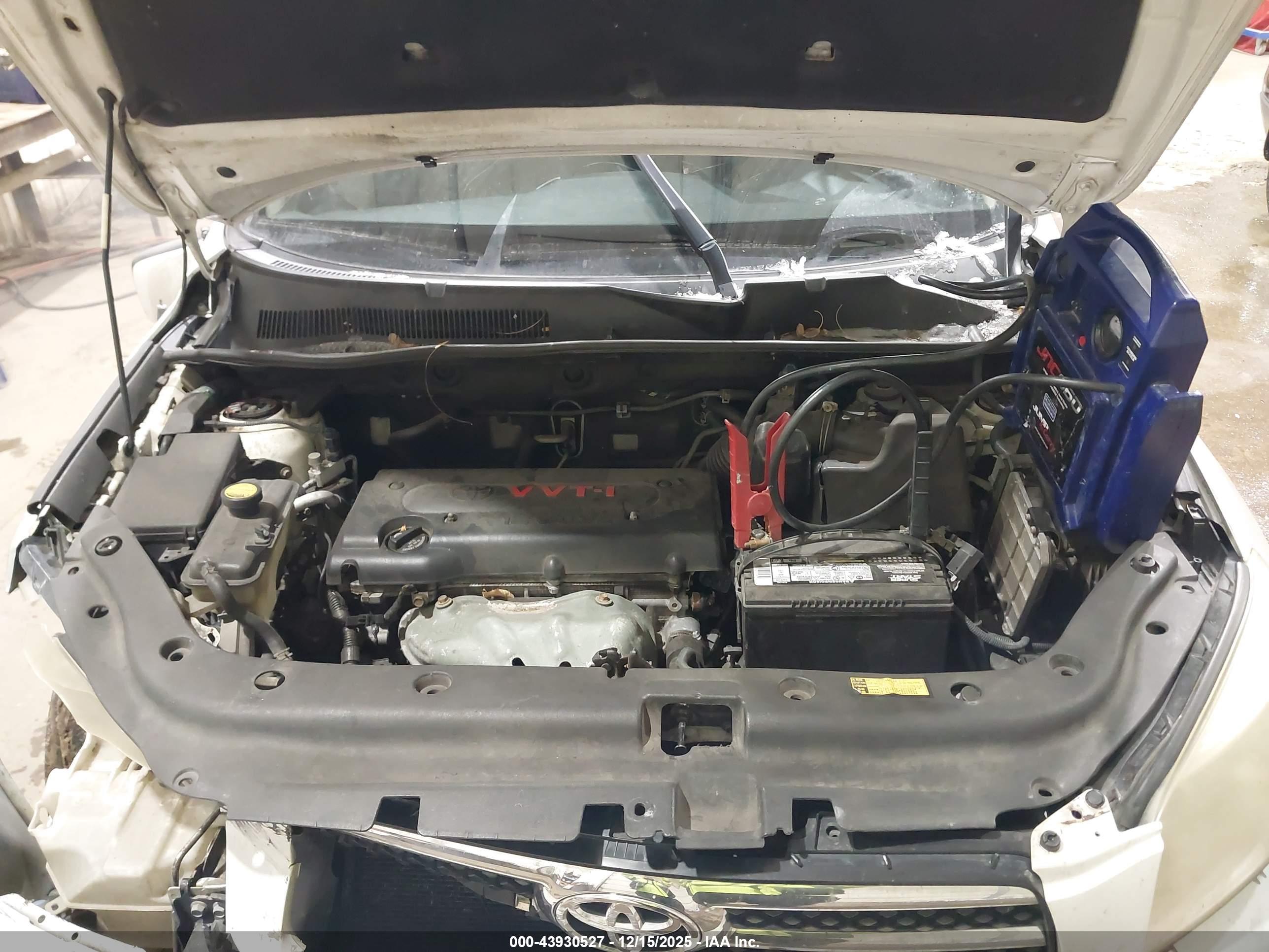 TOYOTA RAV4 image 10