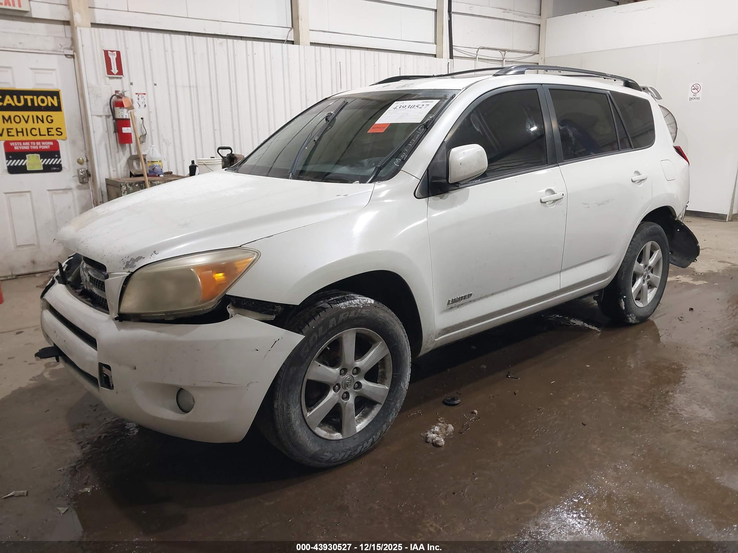 TOYOTA RAV4 image 2
