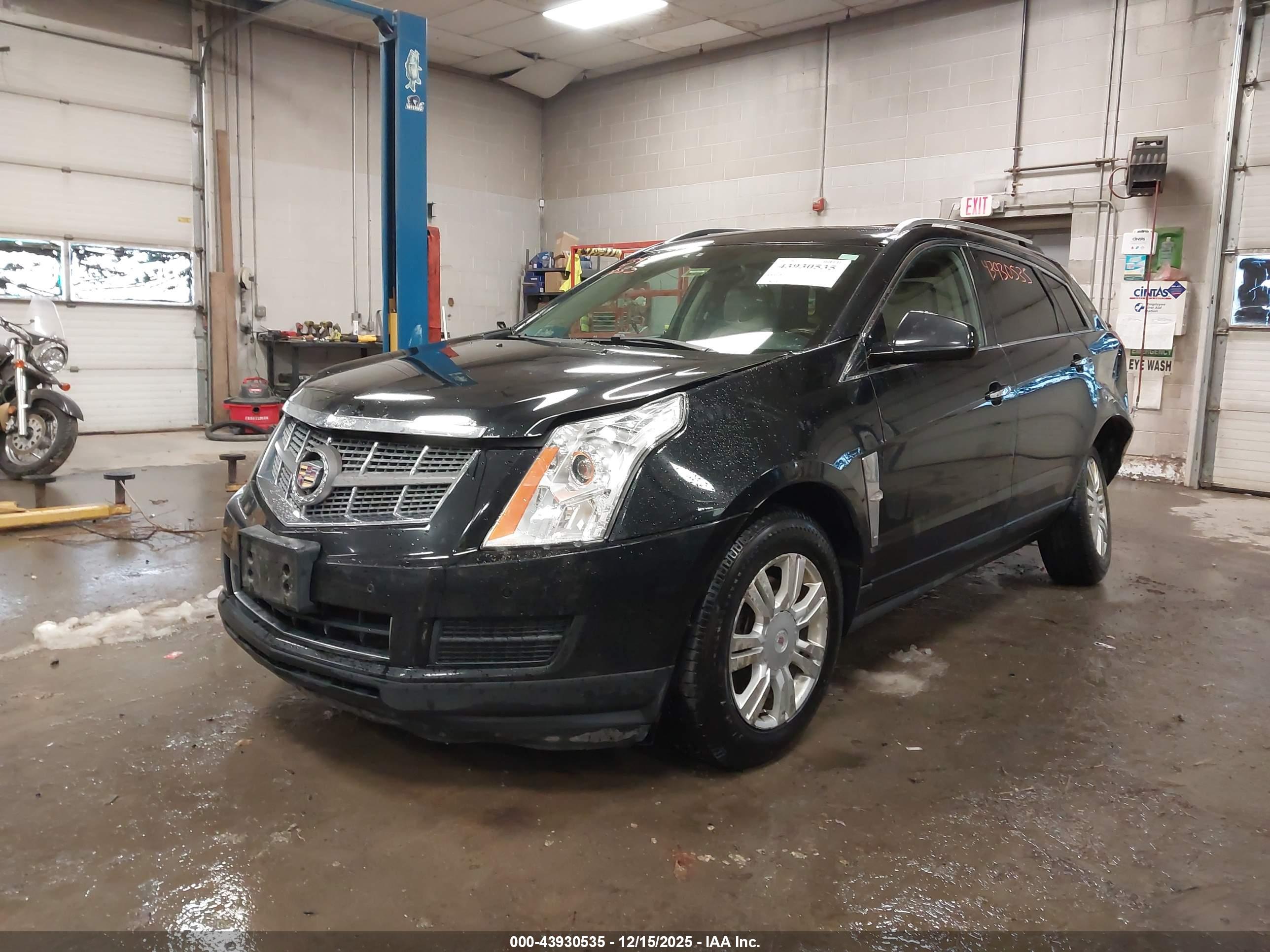 CADILLAC SRX image 2