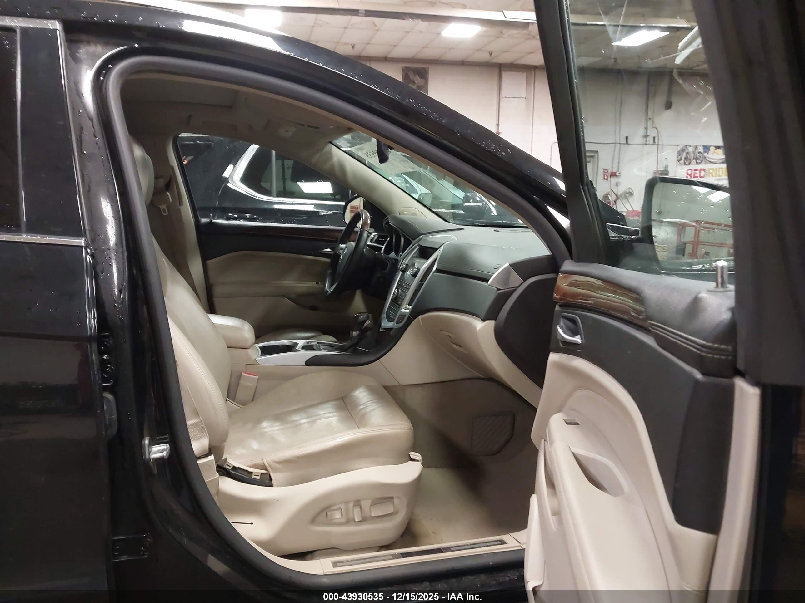 CADILLAC SRX image 5