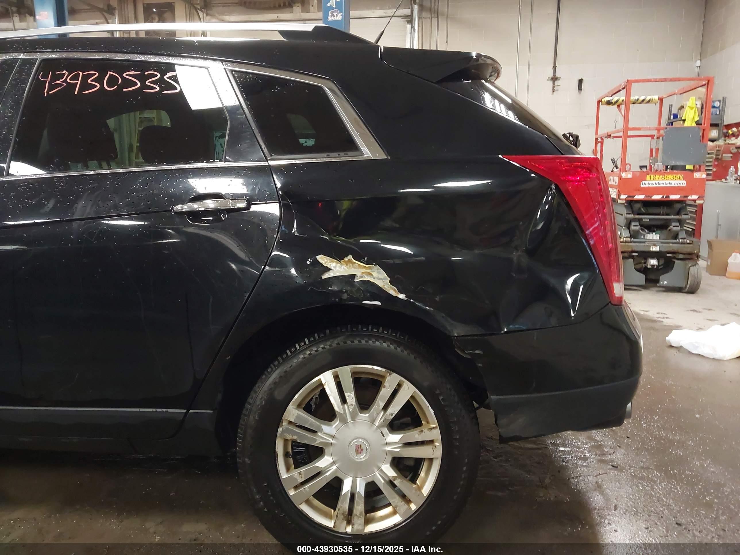 CADILLAC SRX image 6