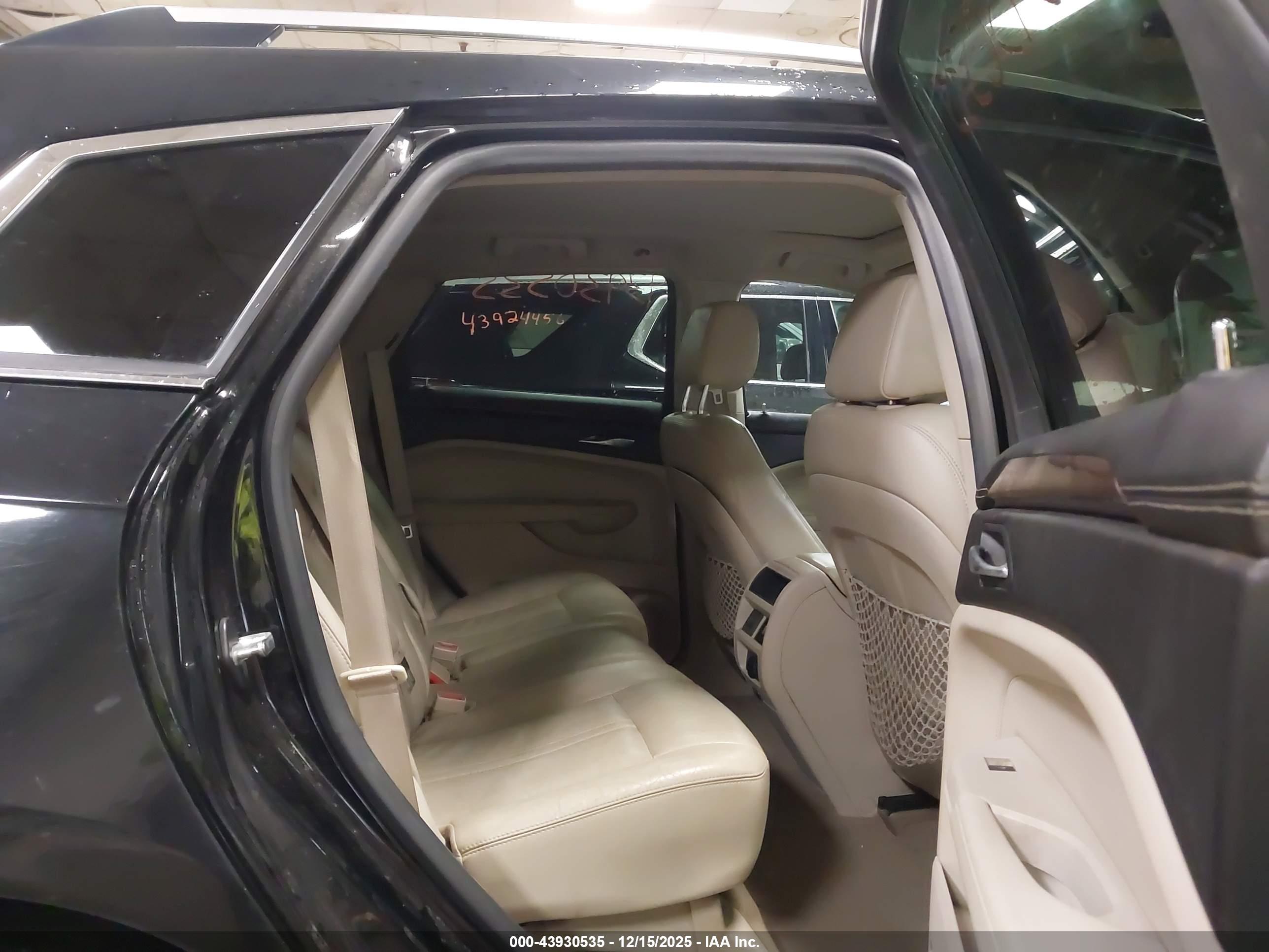 CADILLAC SRX image 8