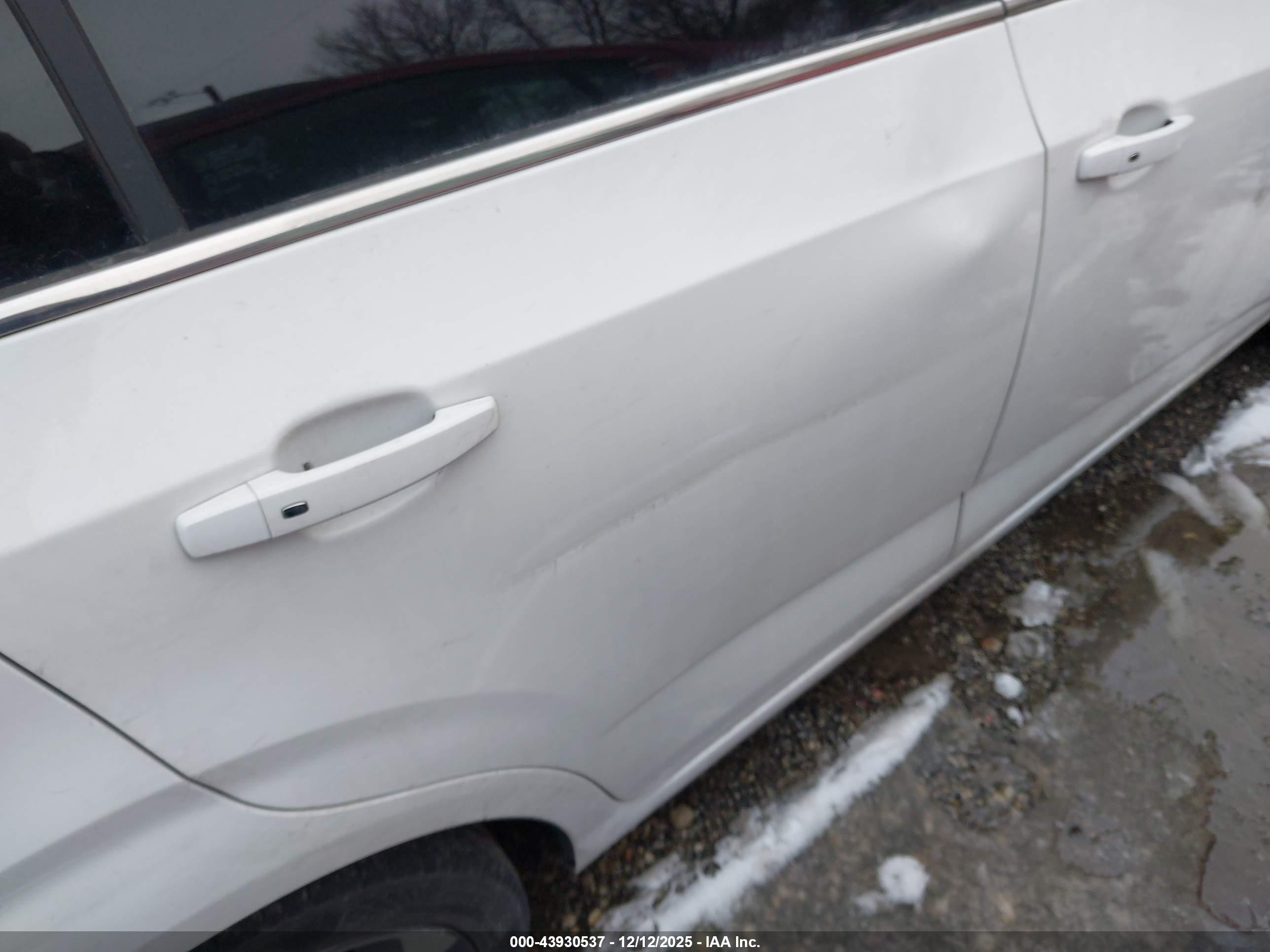 CHEVROLET SONIC image 6