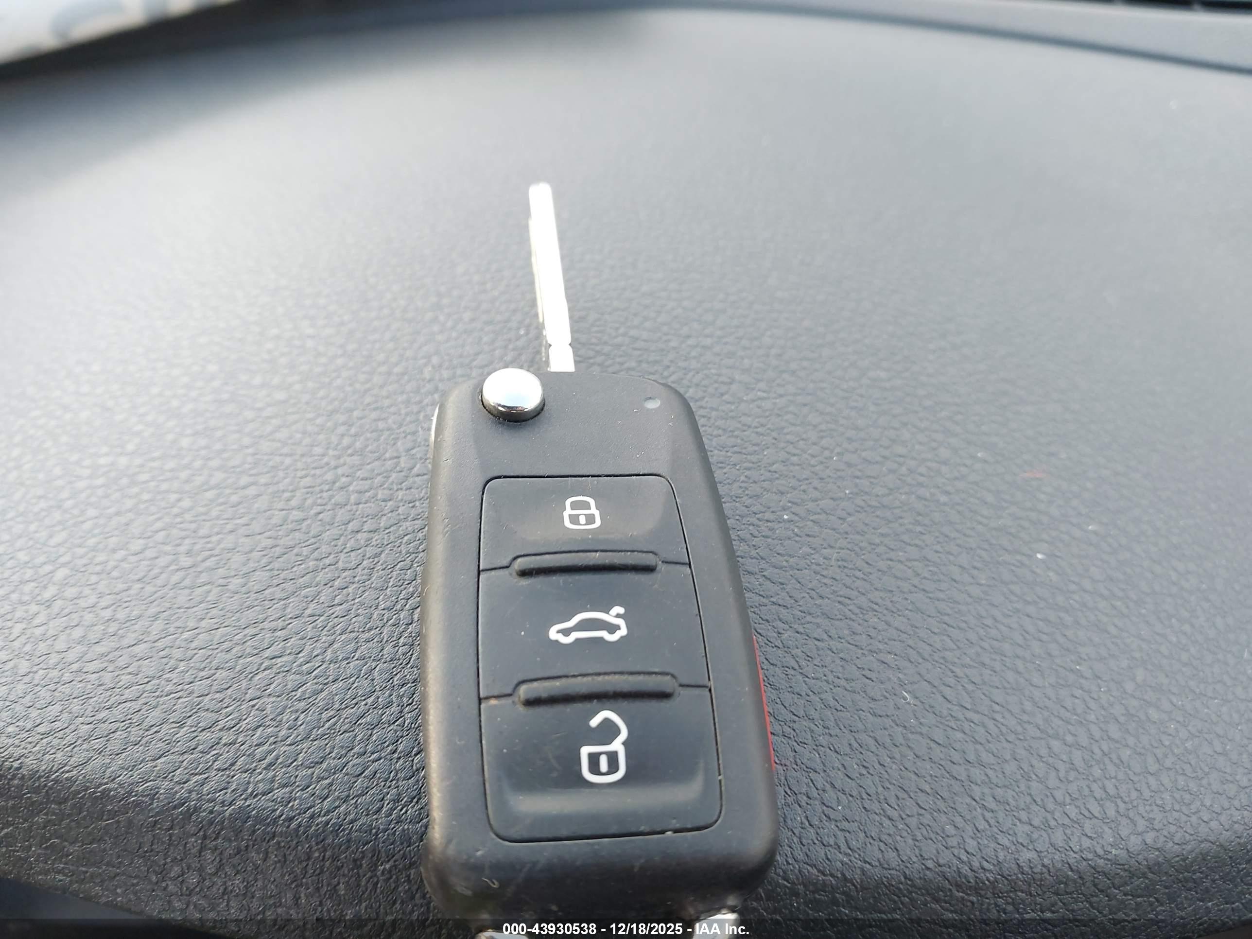 VOLKSWAGEN JETTA image 11