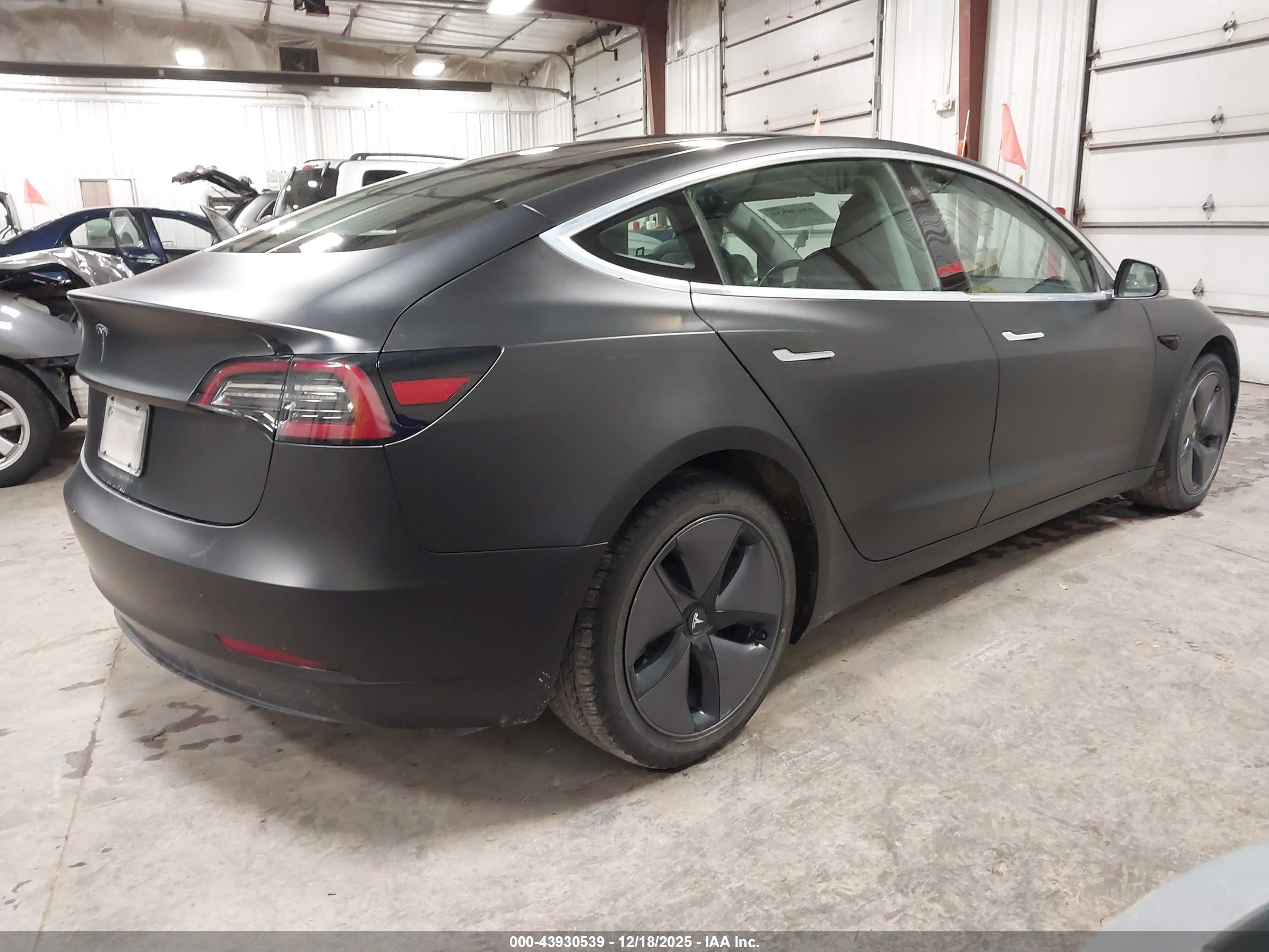 TESLA MODEL image 4
