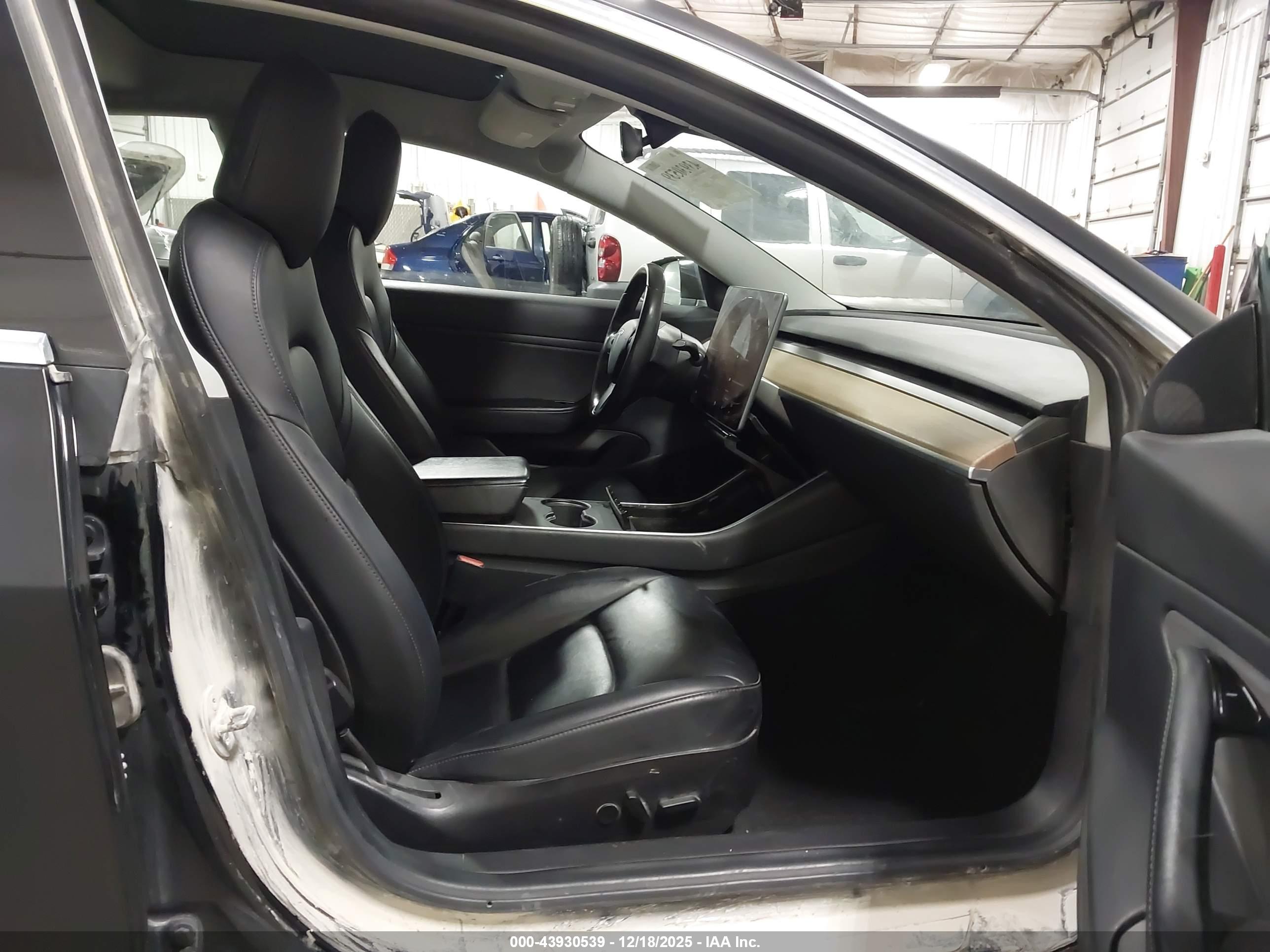 TESLA MODEL image 5