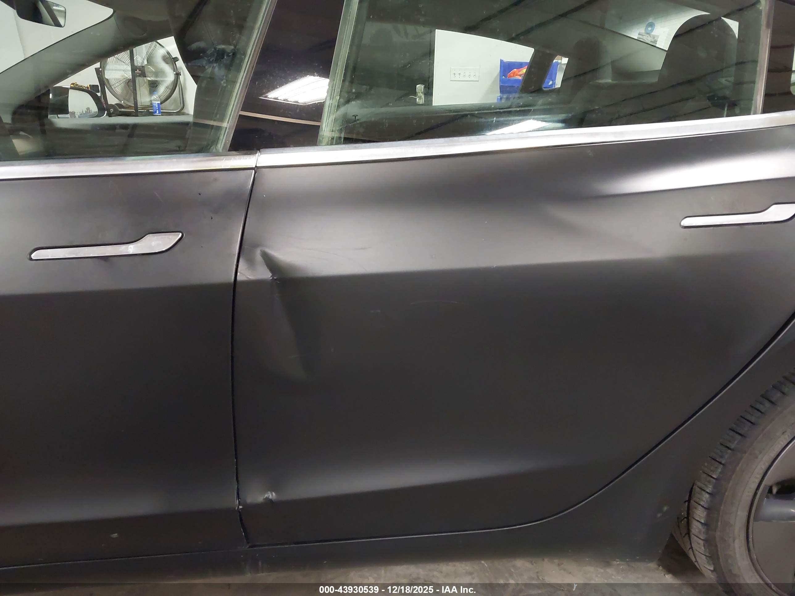TESLA MODEL image 6