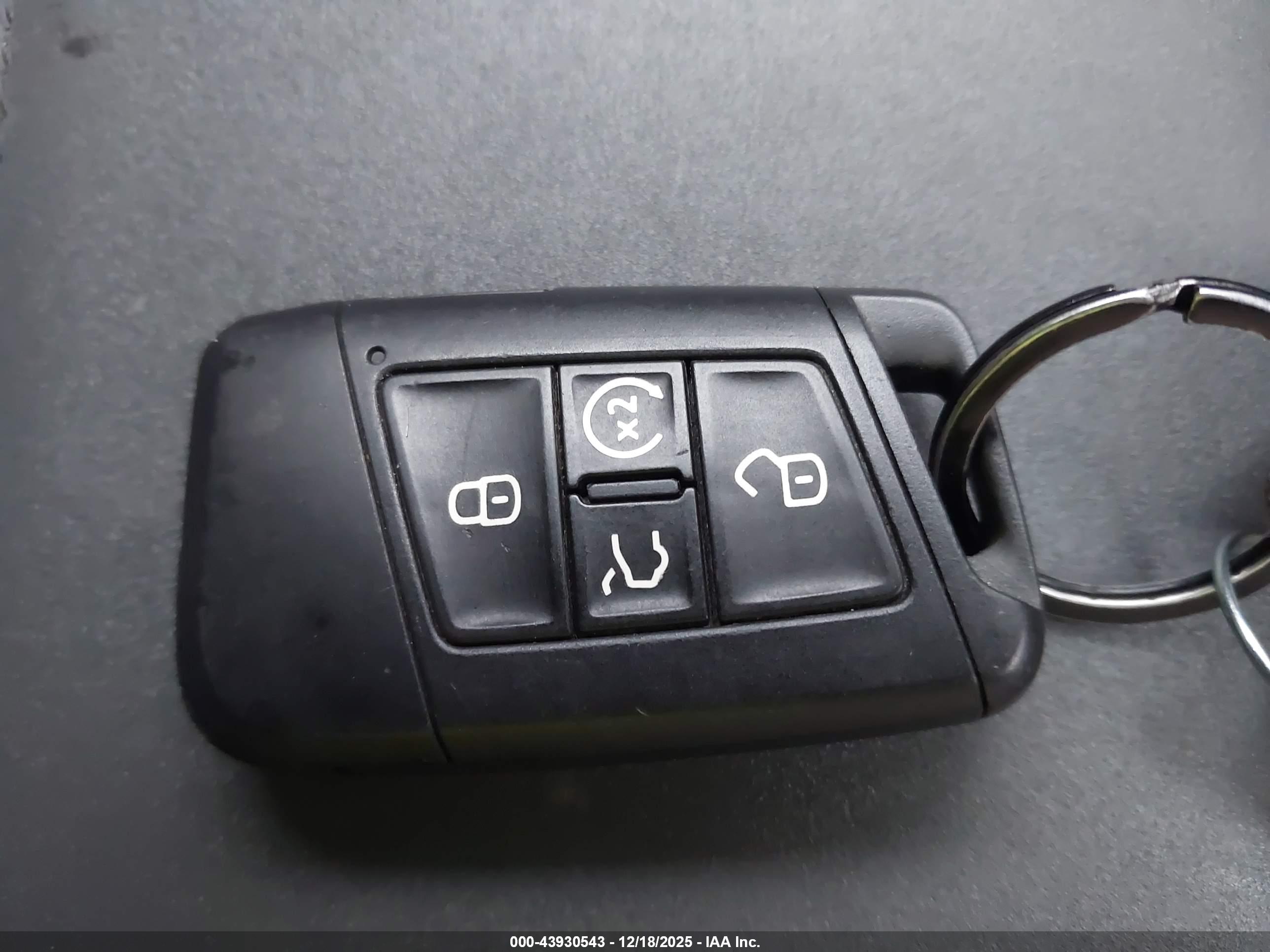 VOLKSWAGEN TAOS image 11