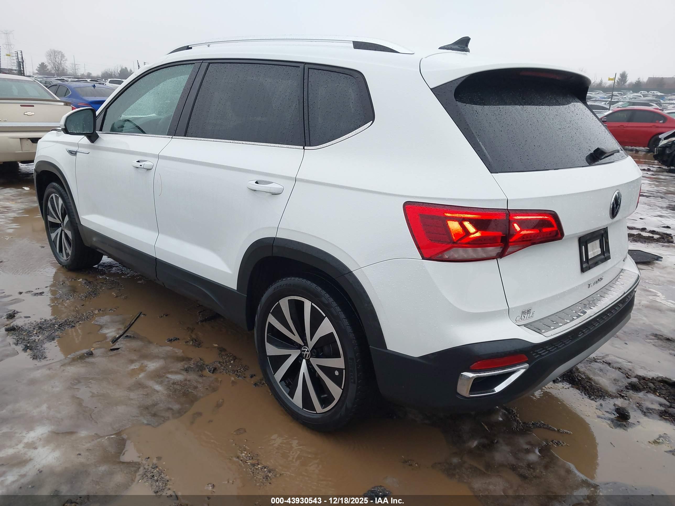 VOLKSWAGEN TAOS image 3
