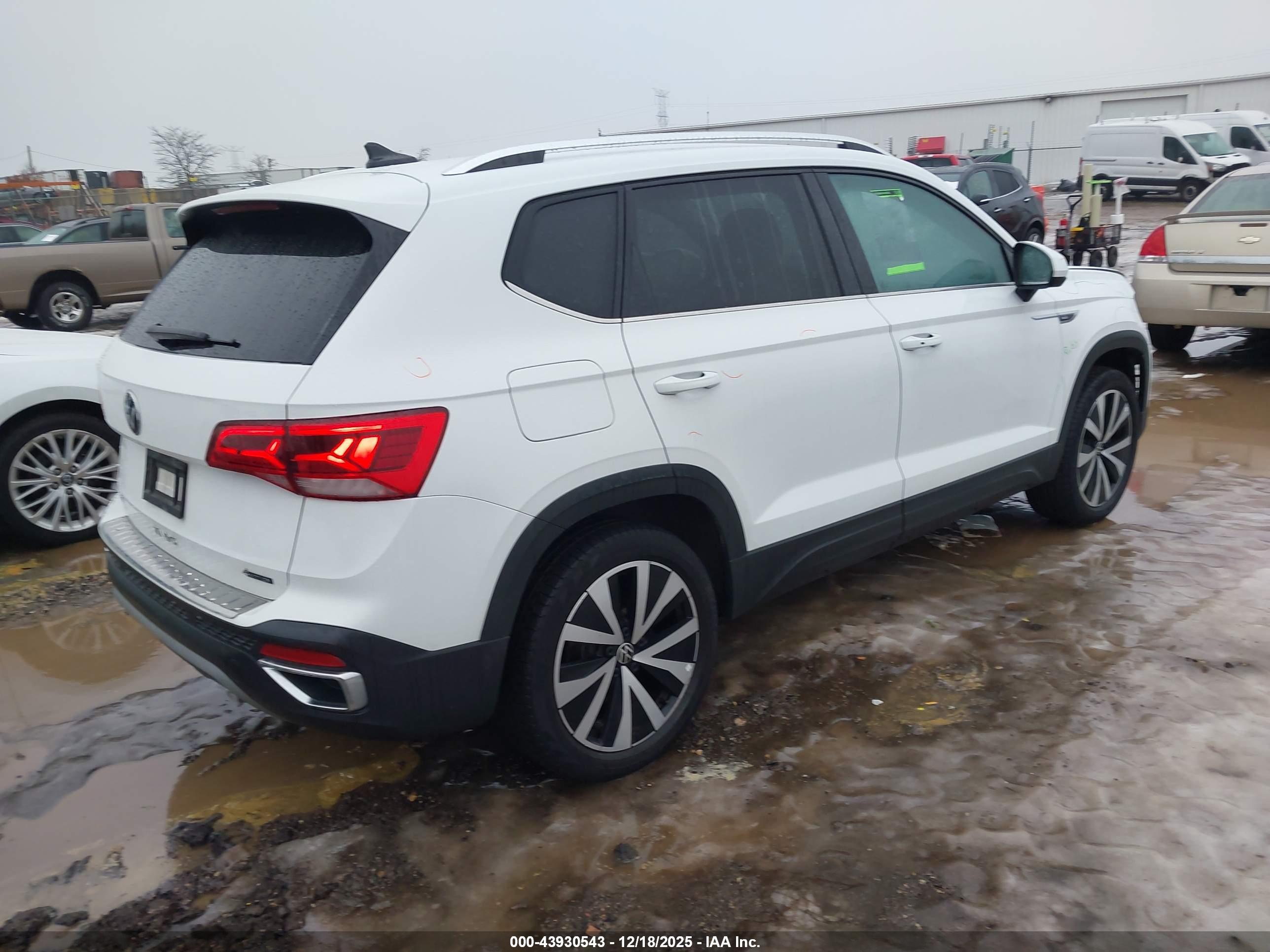 VOLKSWAGEN TAOS image 4