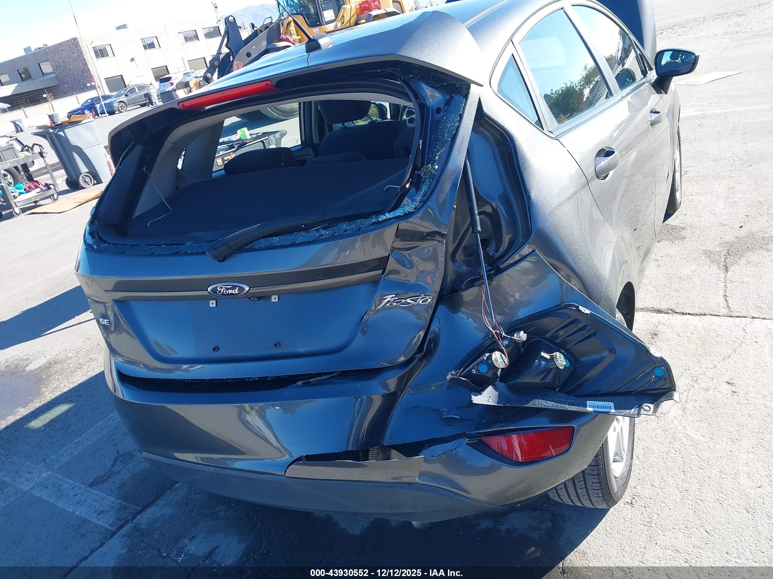 FORD FIESTA image 6