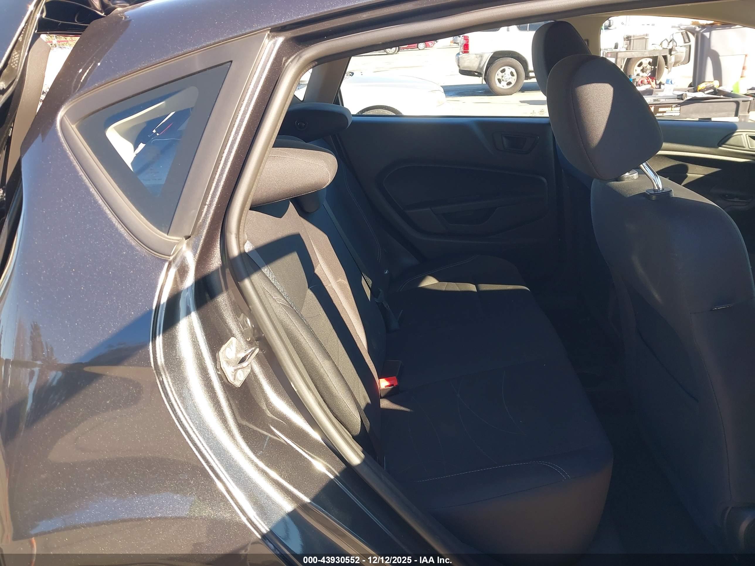 FORD FIESTA image 8