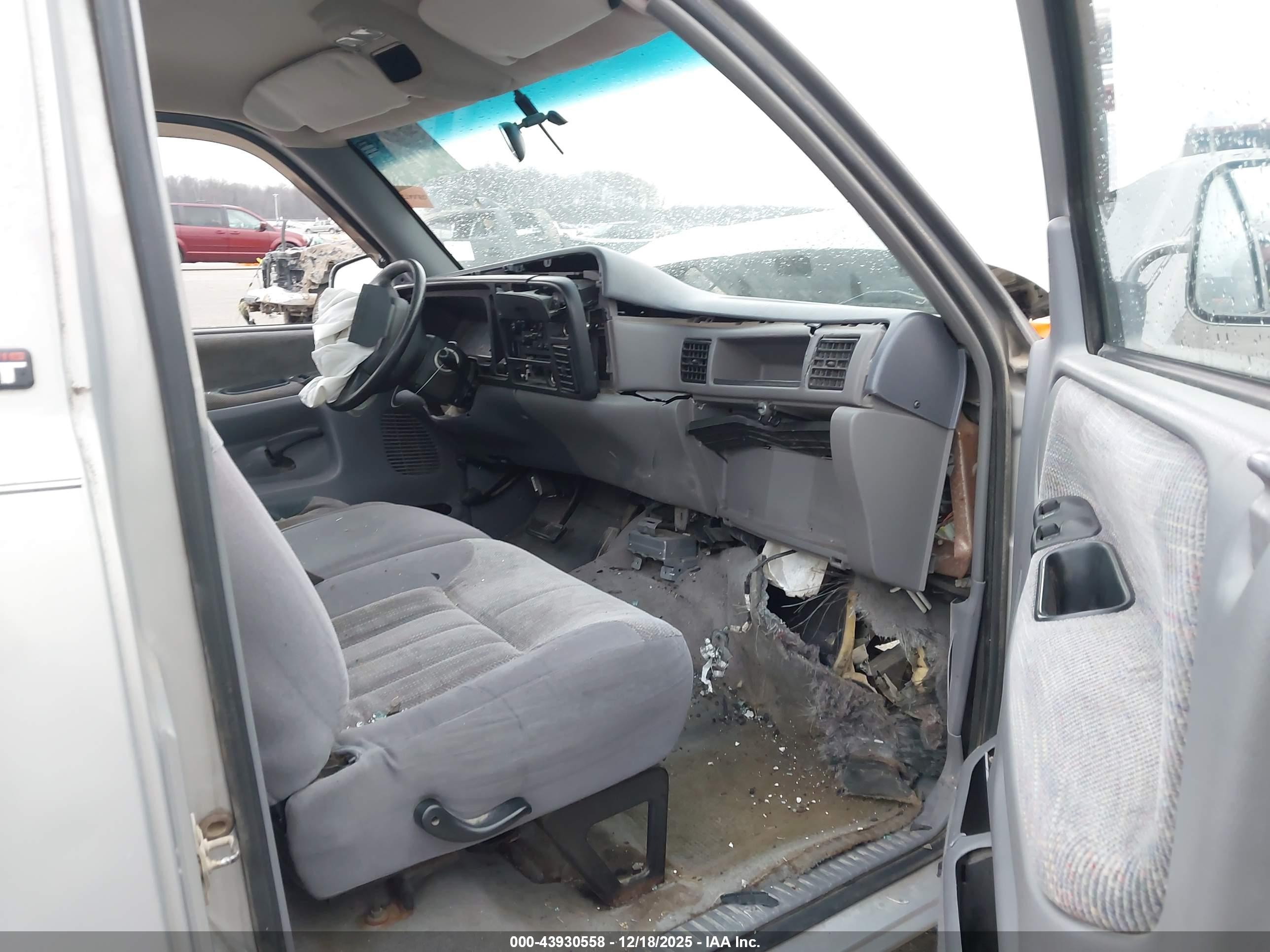DODGE RAM image 5