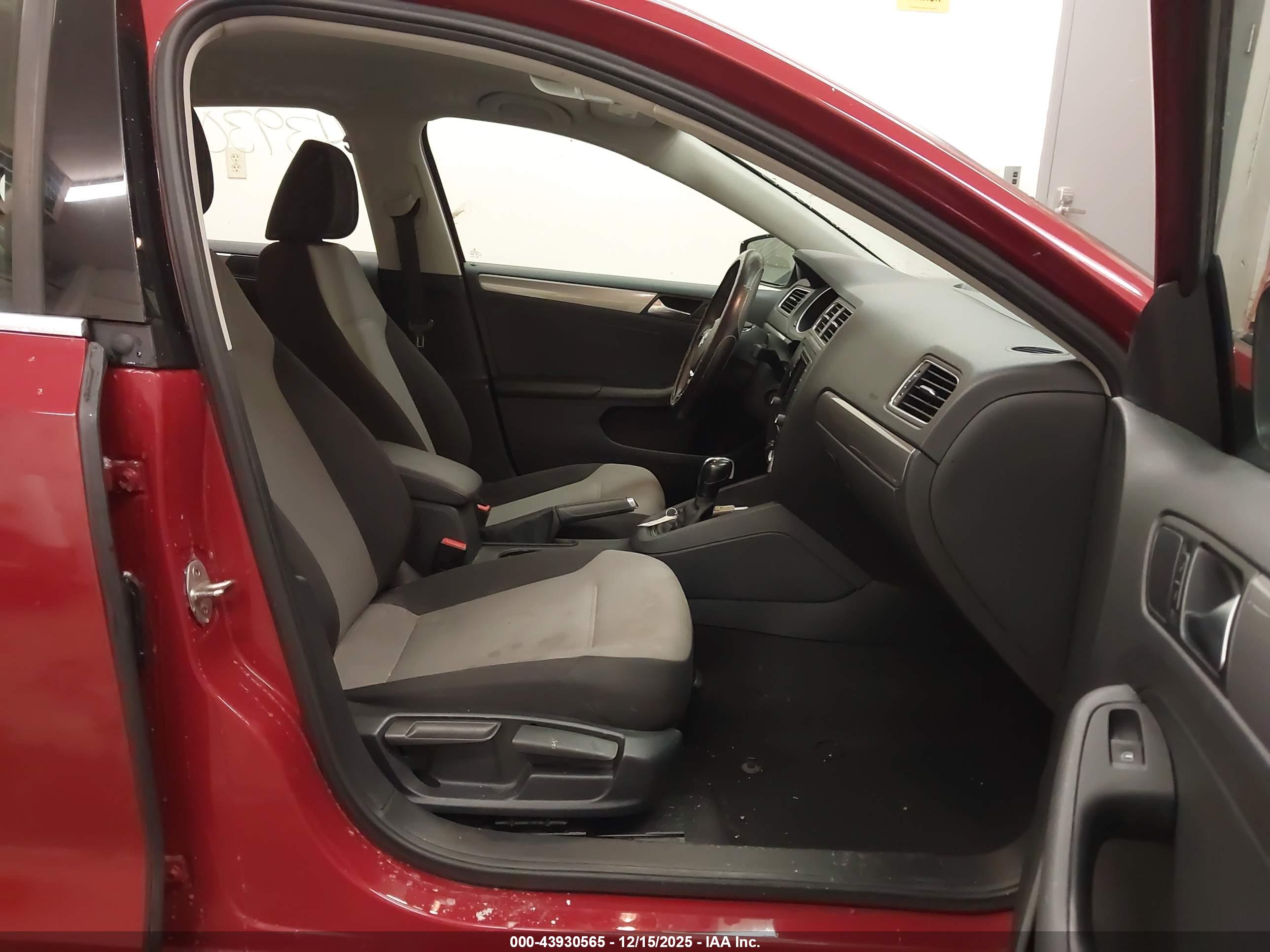 VOLKSWAGEN JETTA image 5