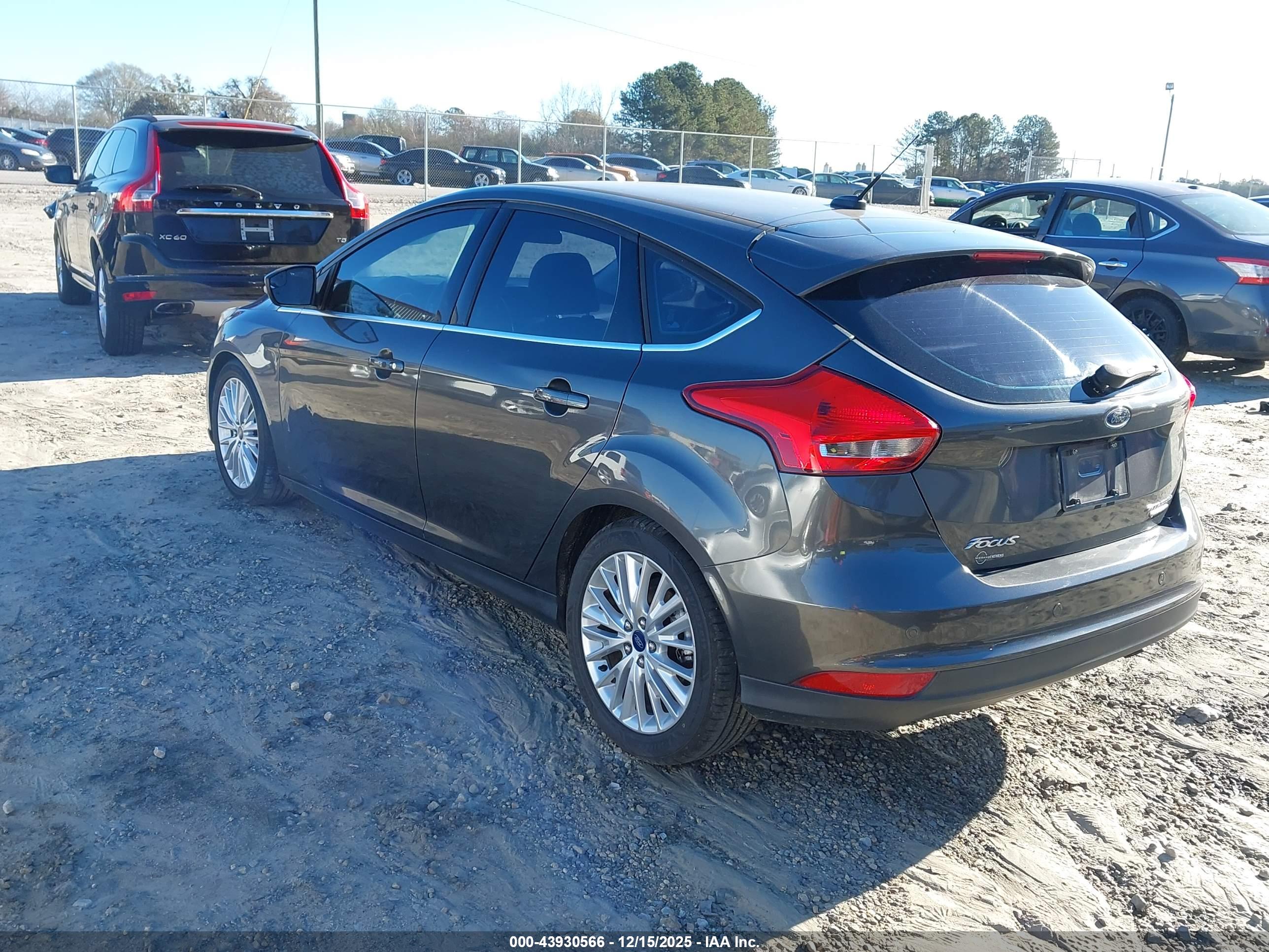 FORD FOCUS image 3