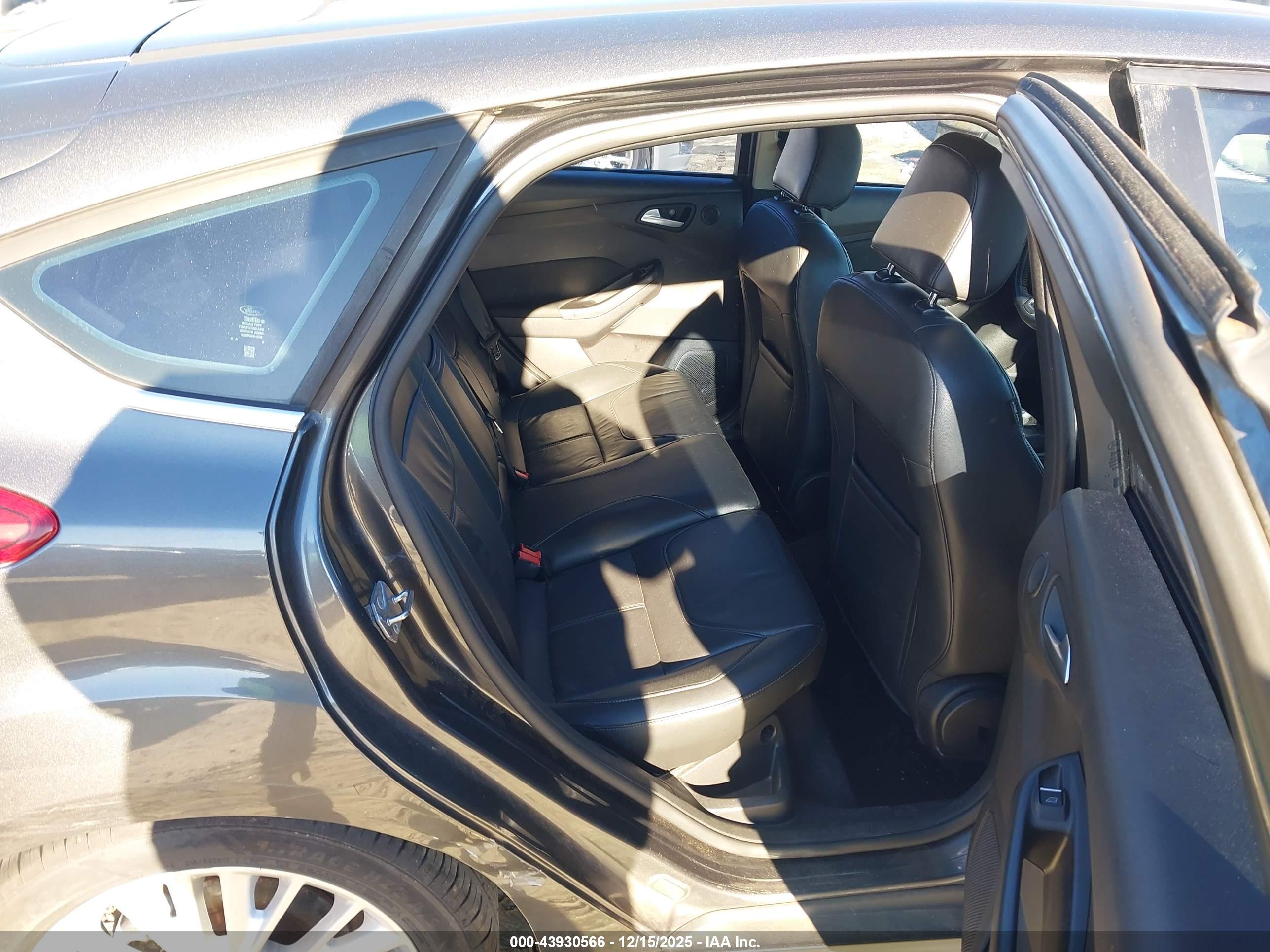 FORD FOCUS image 8