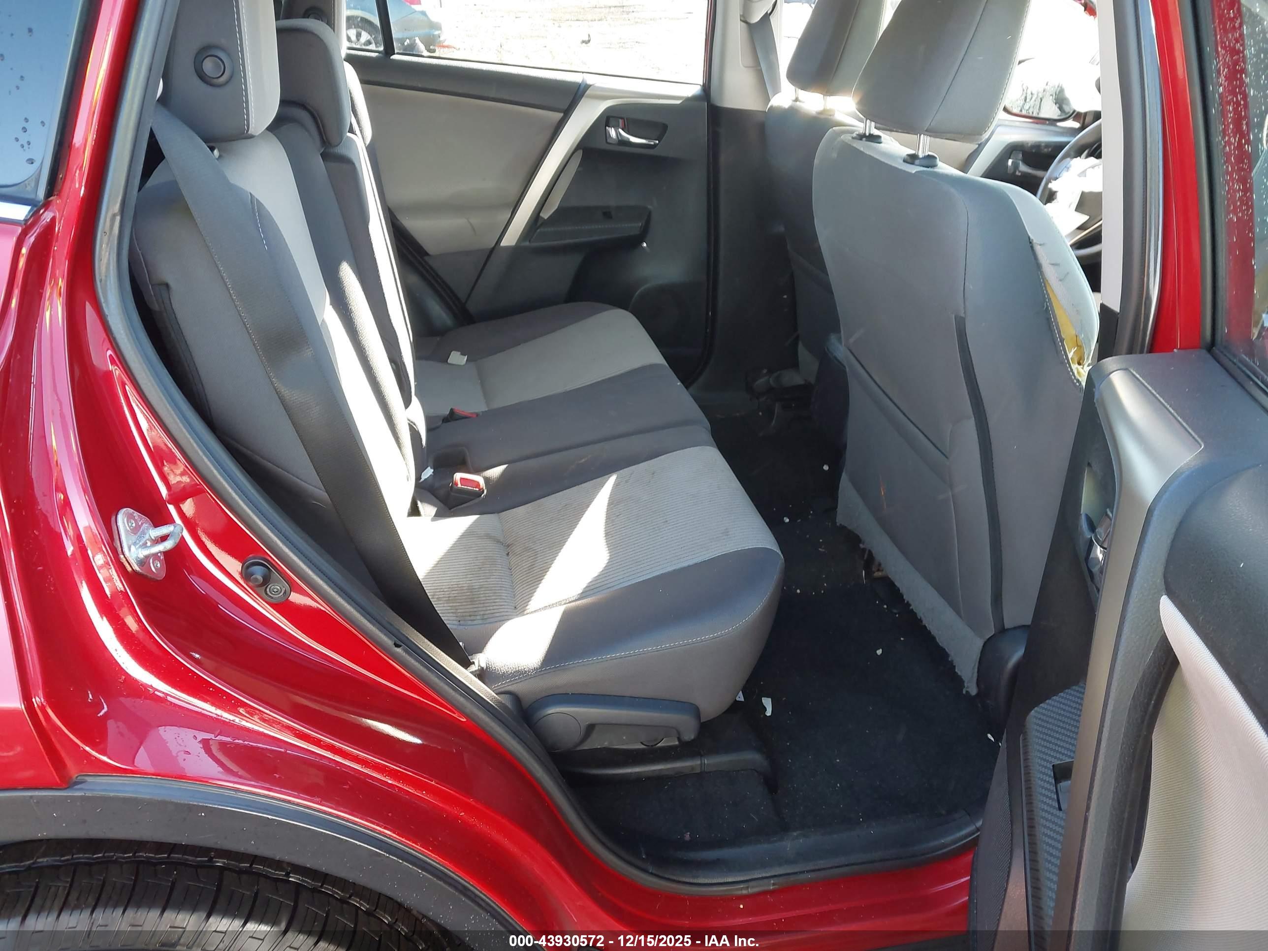 TOYOTA RAV4 image 8