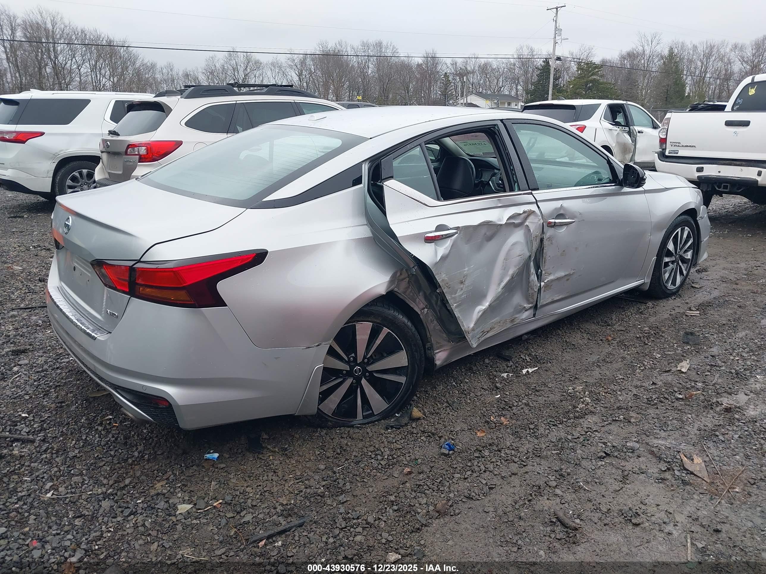 NISSAN ALTIMA image 4