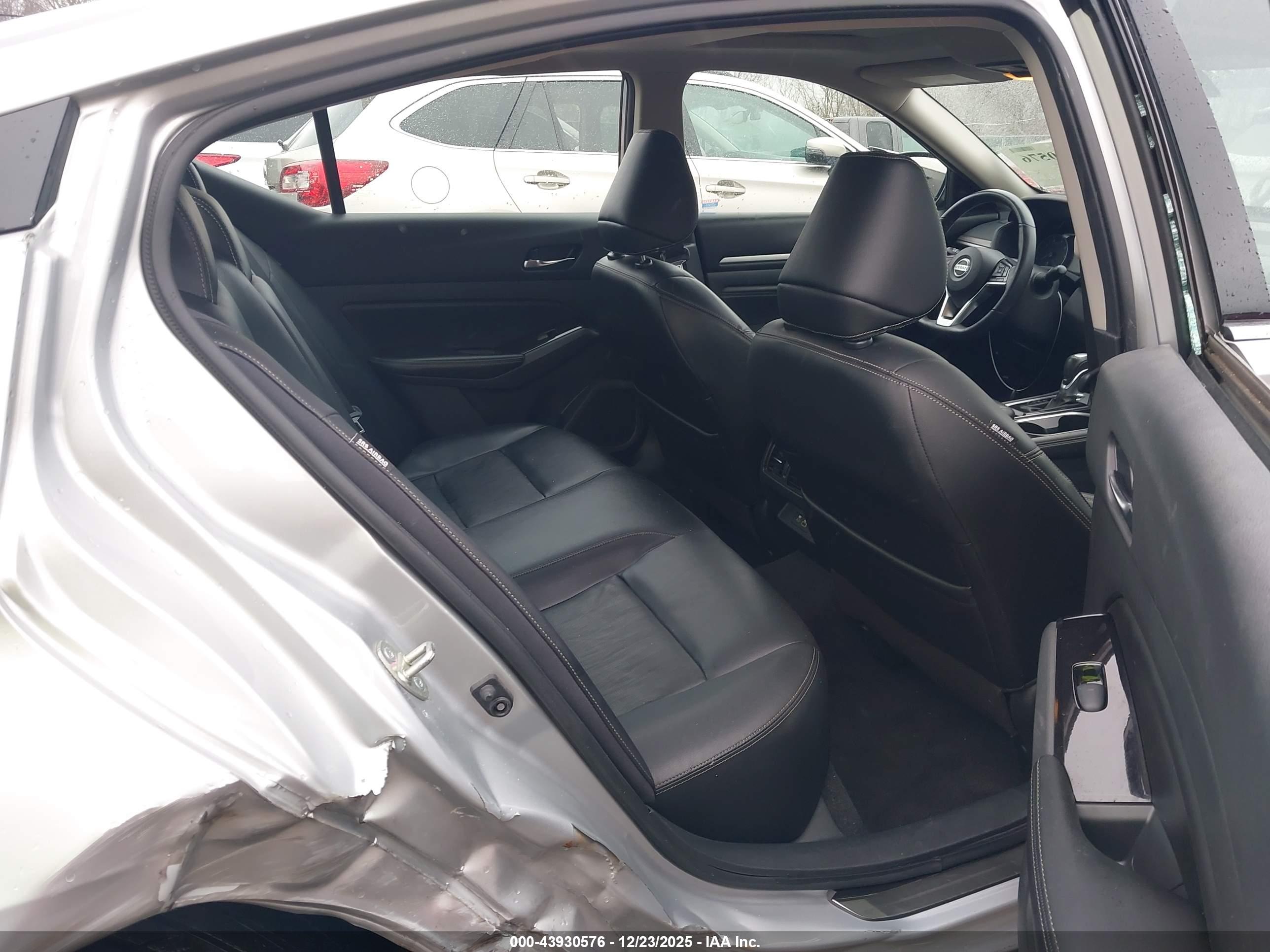 NISSAN ALTIMA image 8
