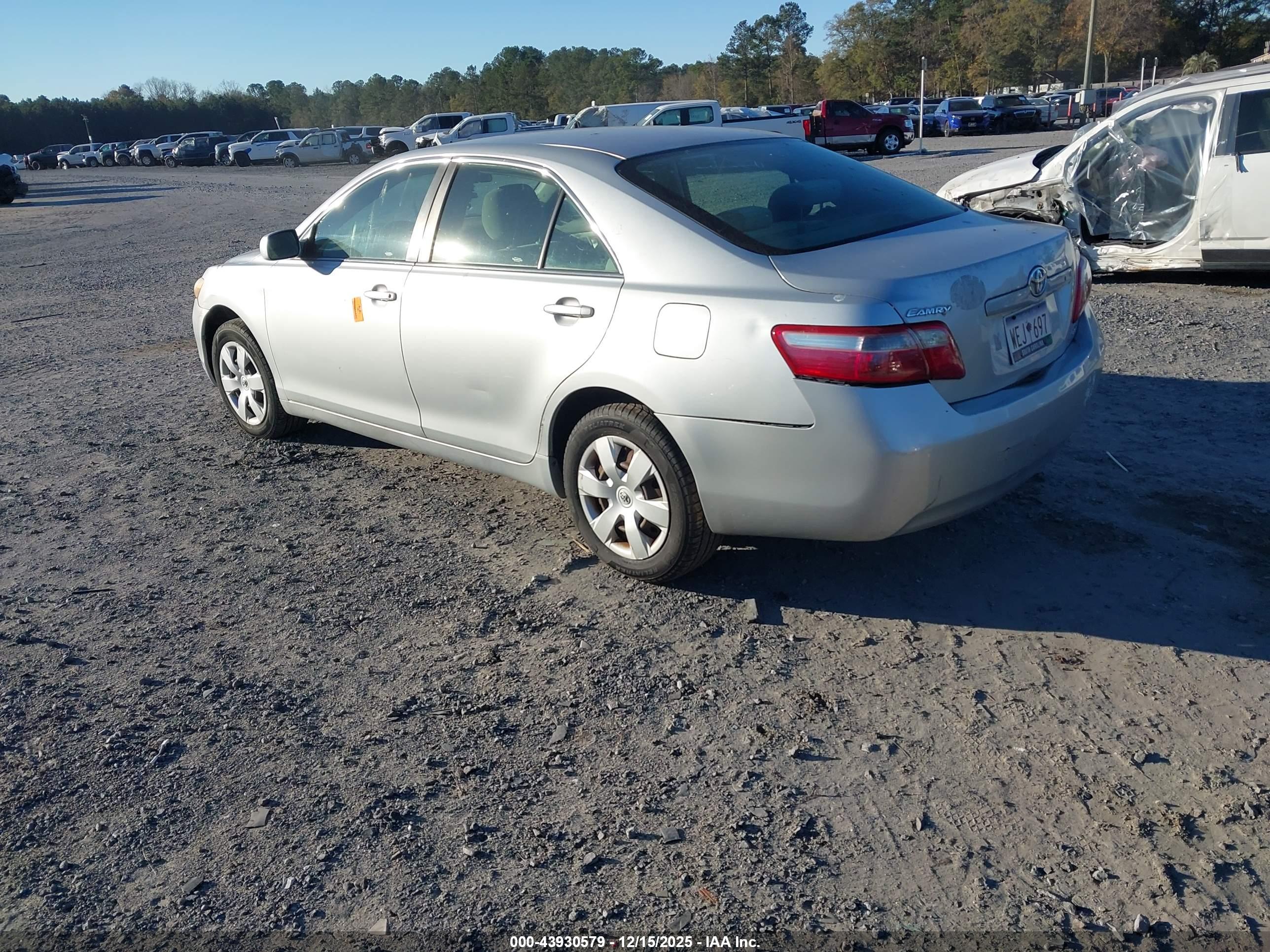 TOYOTA CAMRY image 3