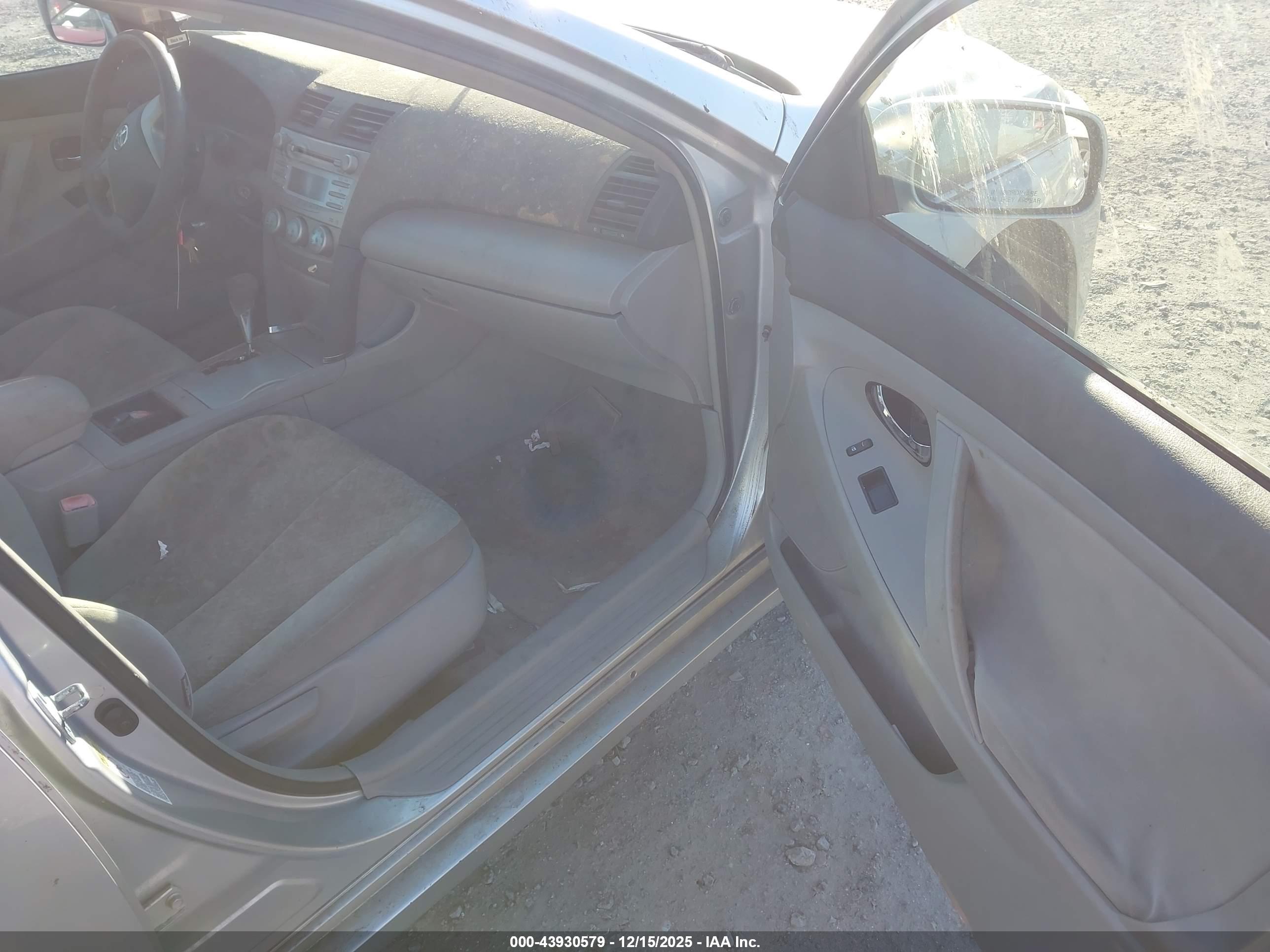 TOYOTA CAMRY image 5