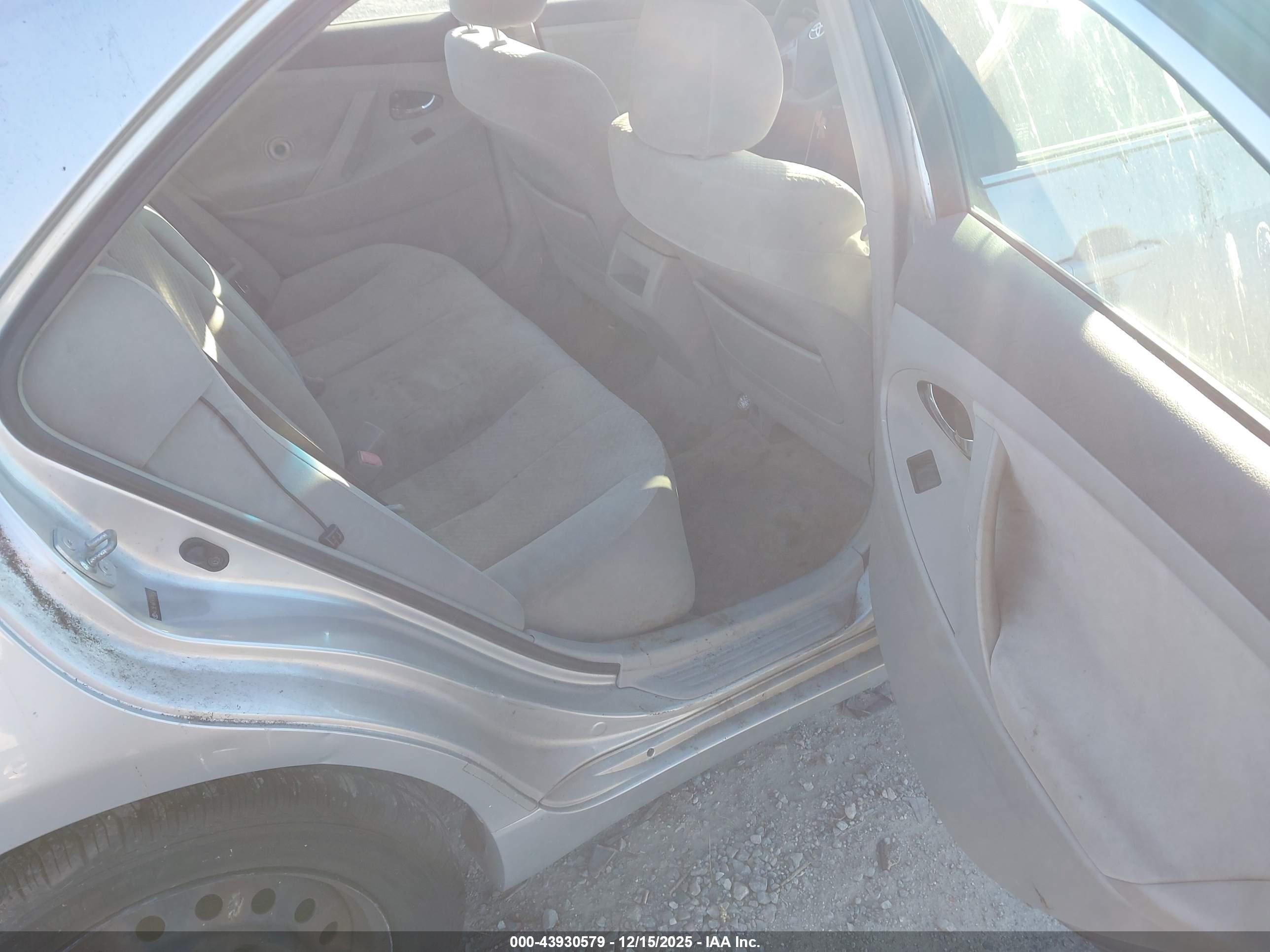 TOYOTA CAMRY image 8