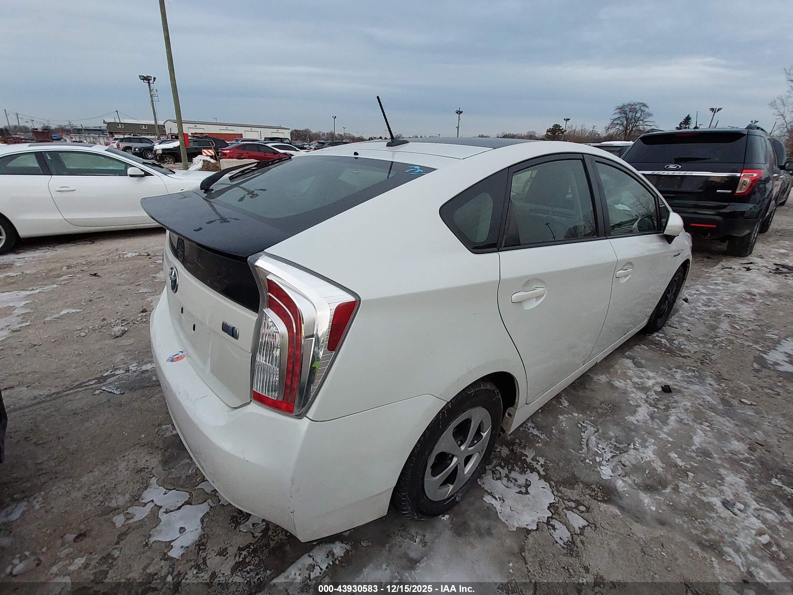 TOYOTA PRIUS image 4