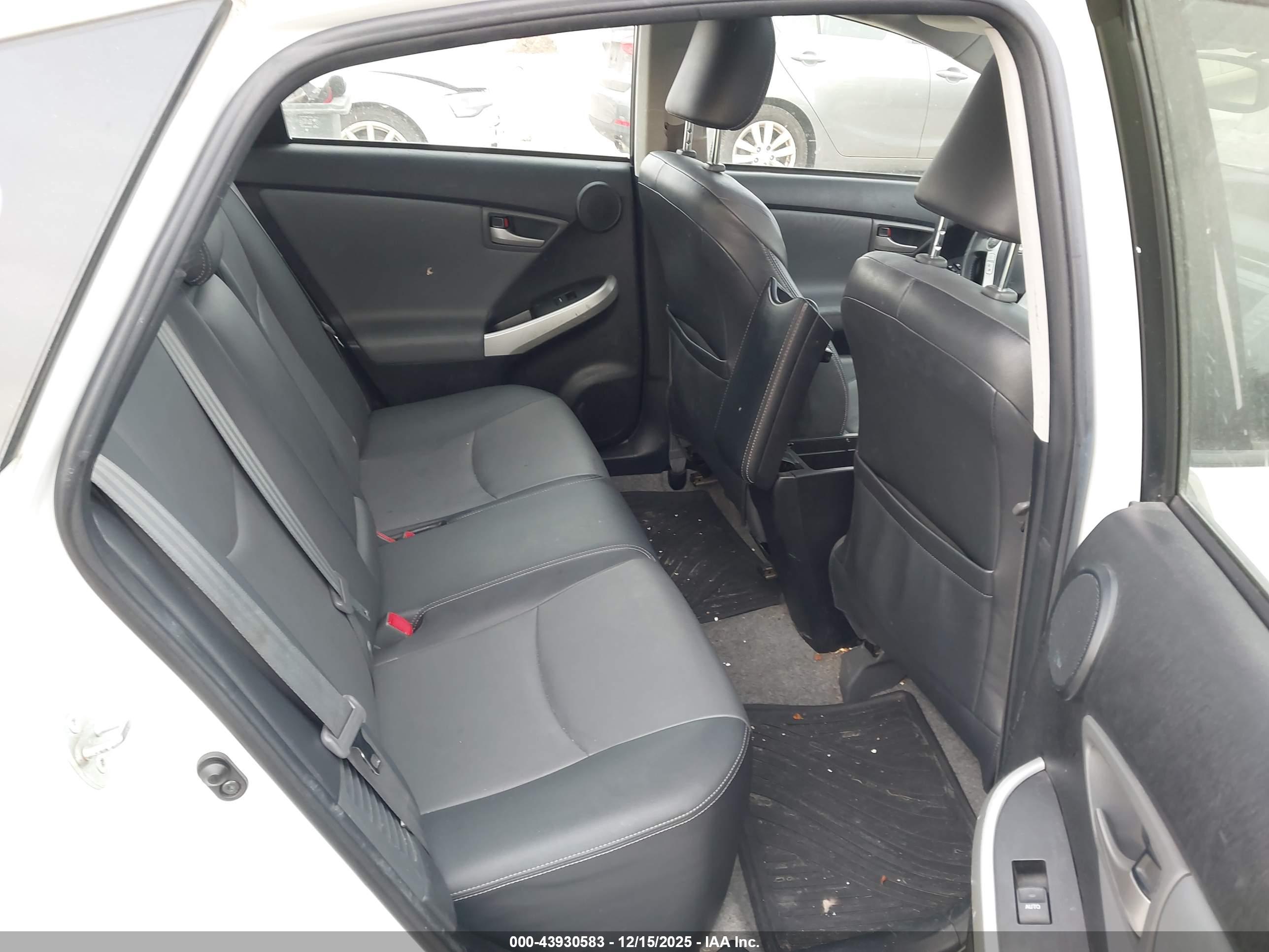 TOYOTA PRIUS image 8