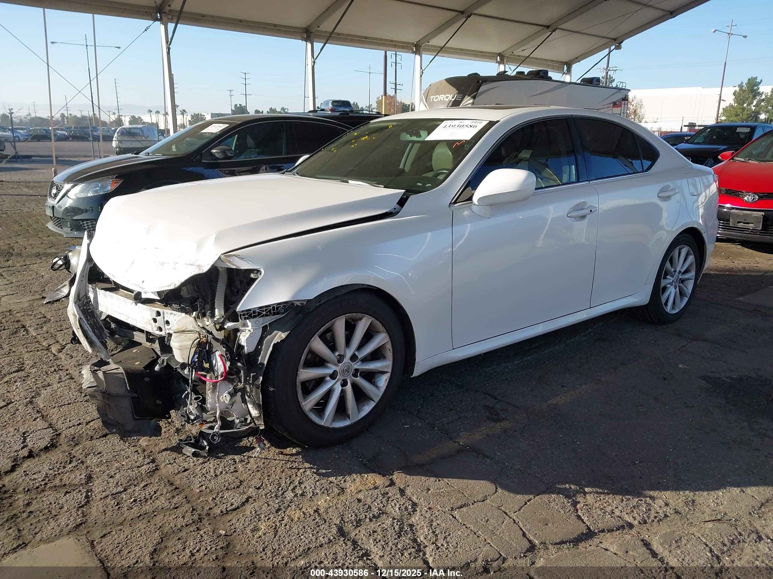 LEXUS IS image 2