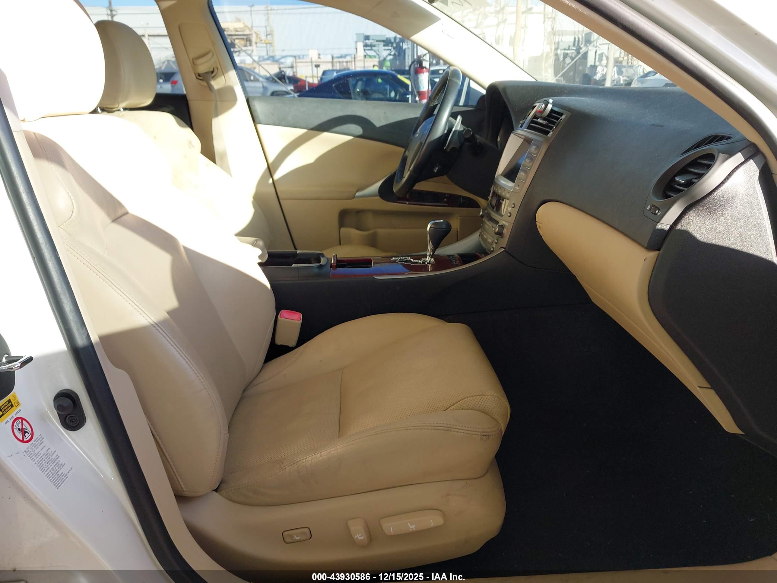 LEXUS IS image 5