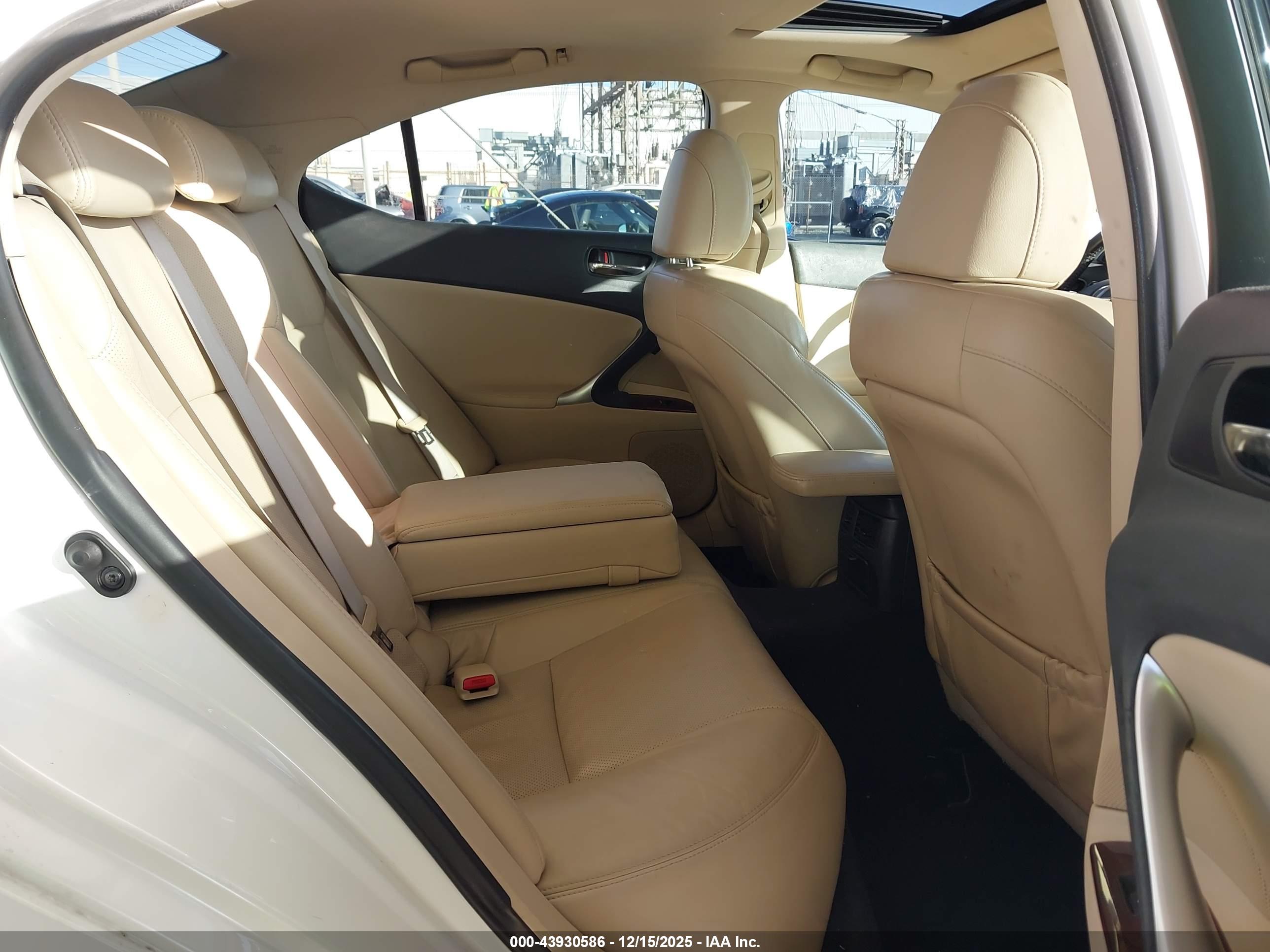 LEXUS IS image 8