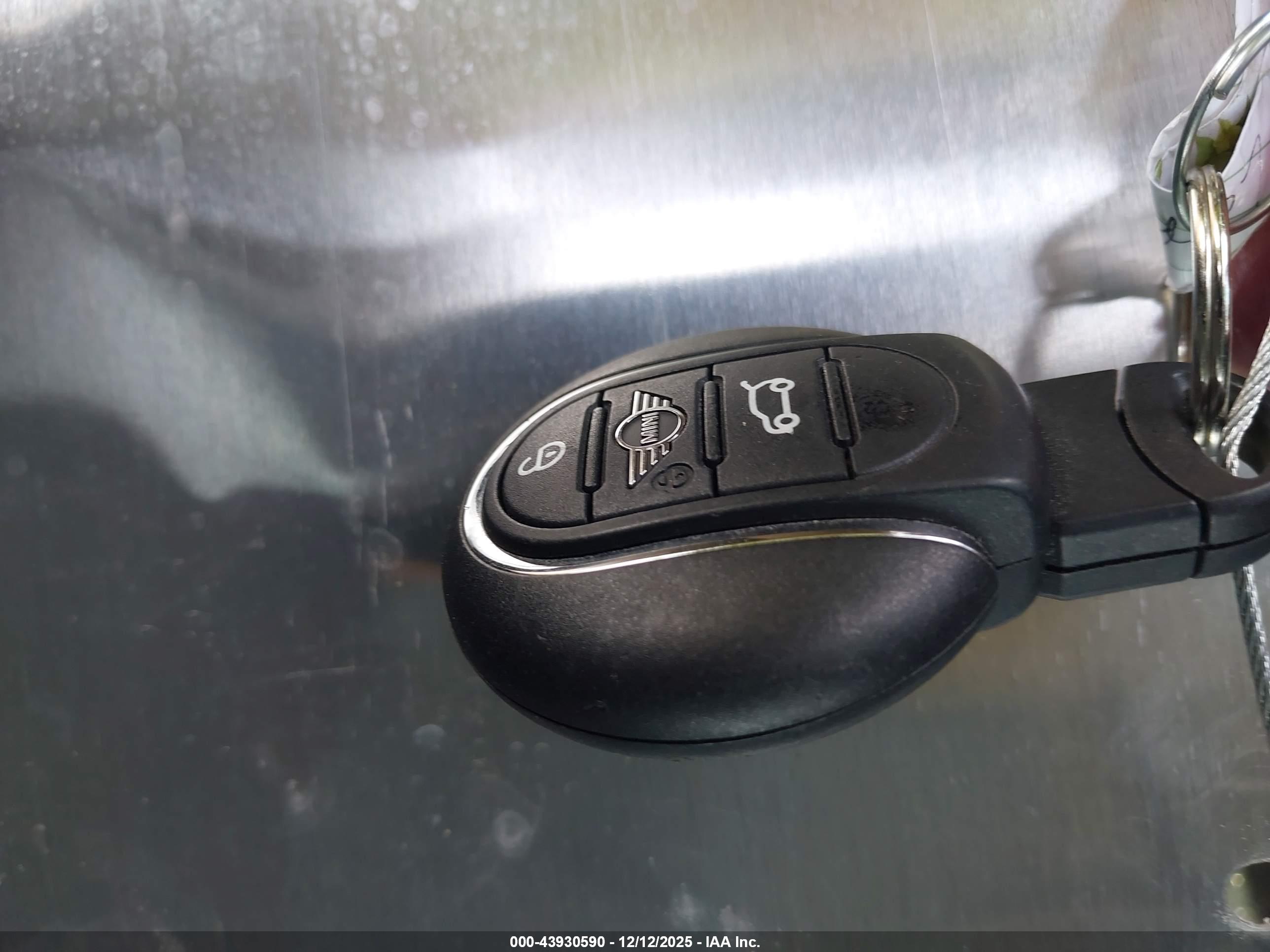 MINI COUNTRYMAN image 11