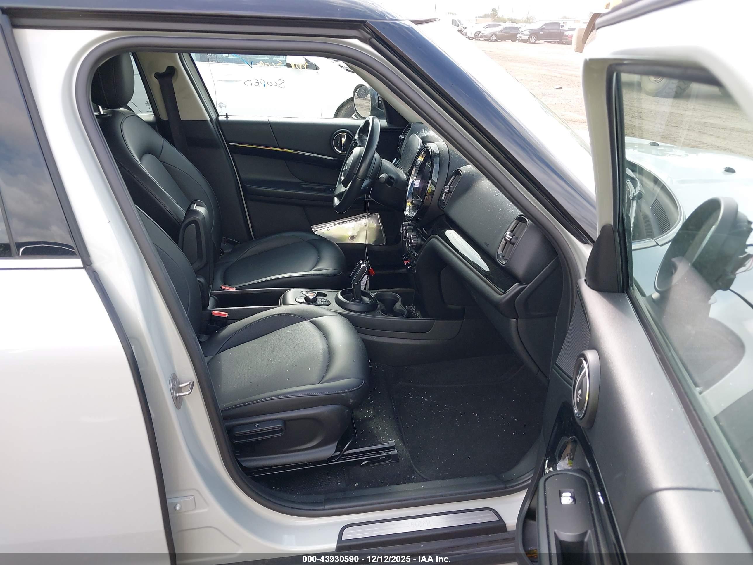 MINI COUNTRYMAN image 5