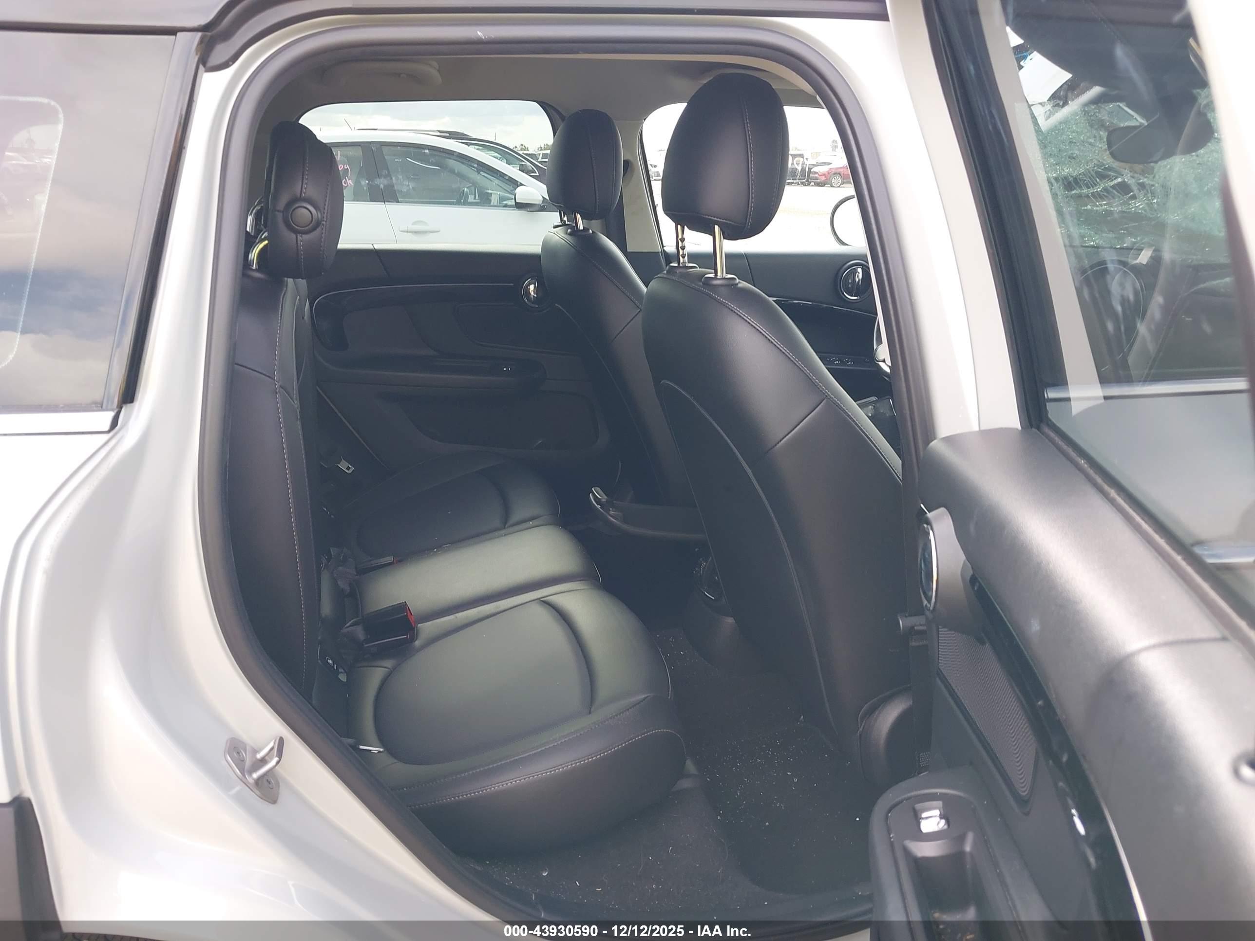 MINI COUNTRYMAN image 8