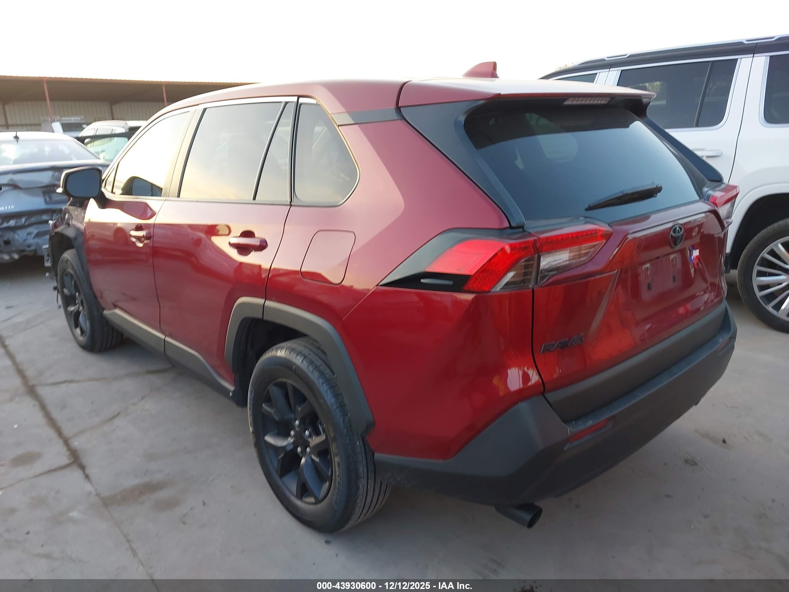 TOYOTA RAV4 image 3