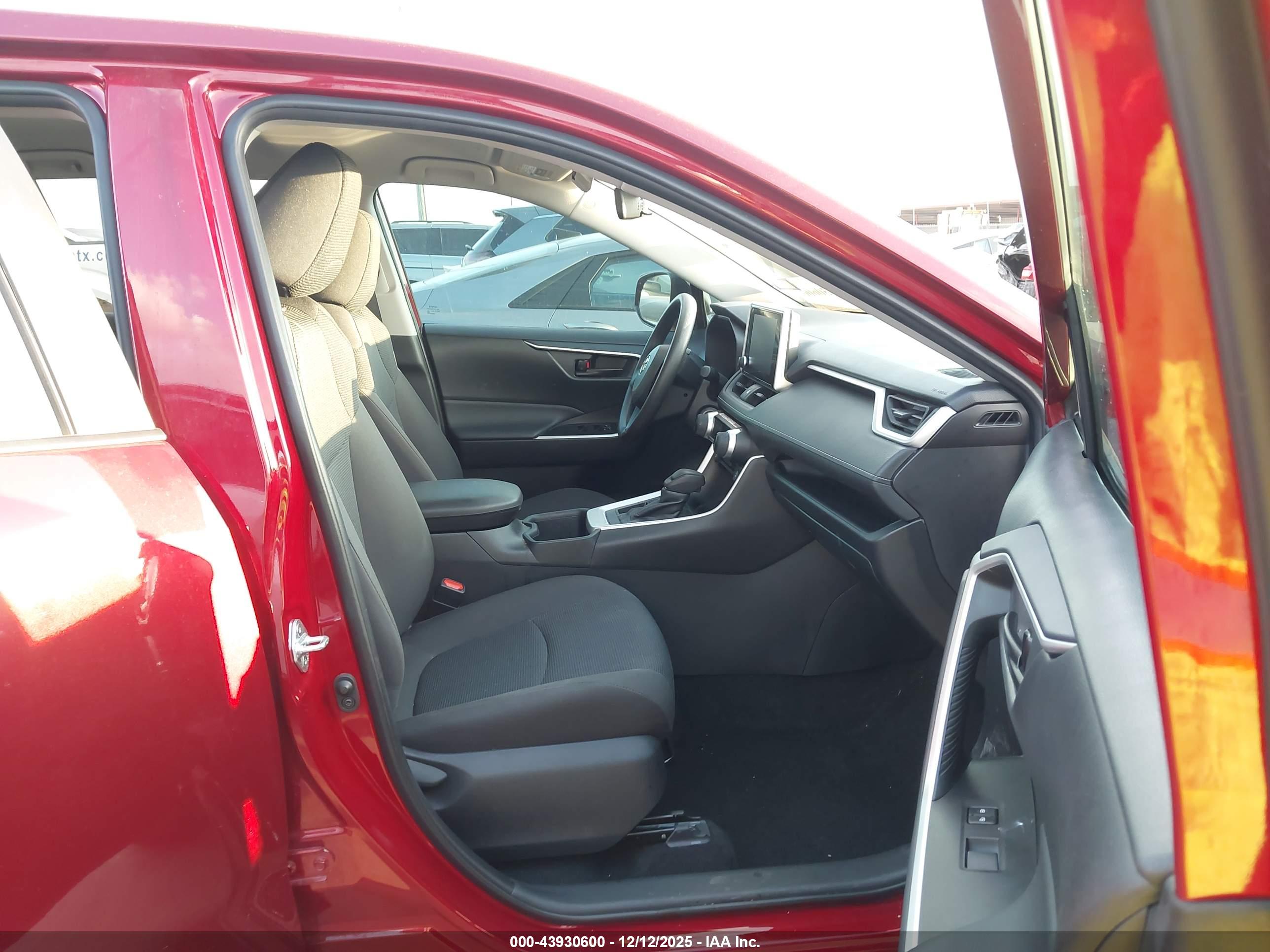 TOYOTA RAV4 image 5
