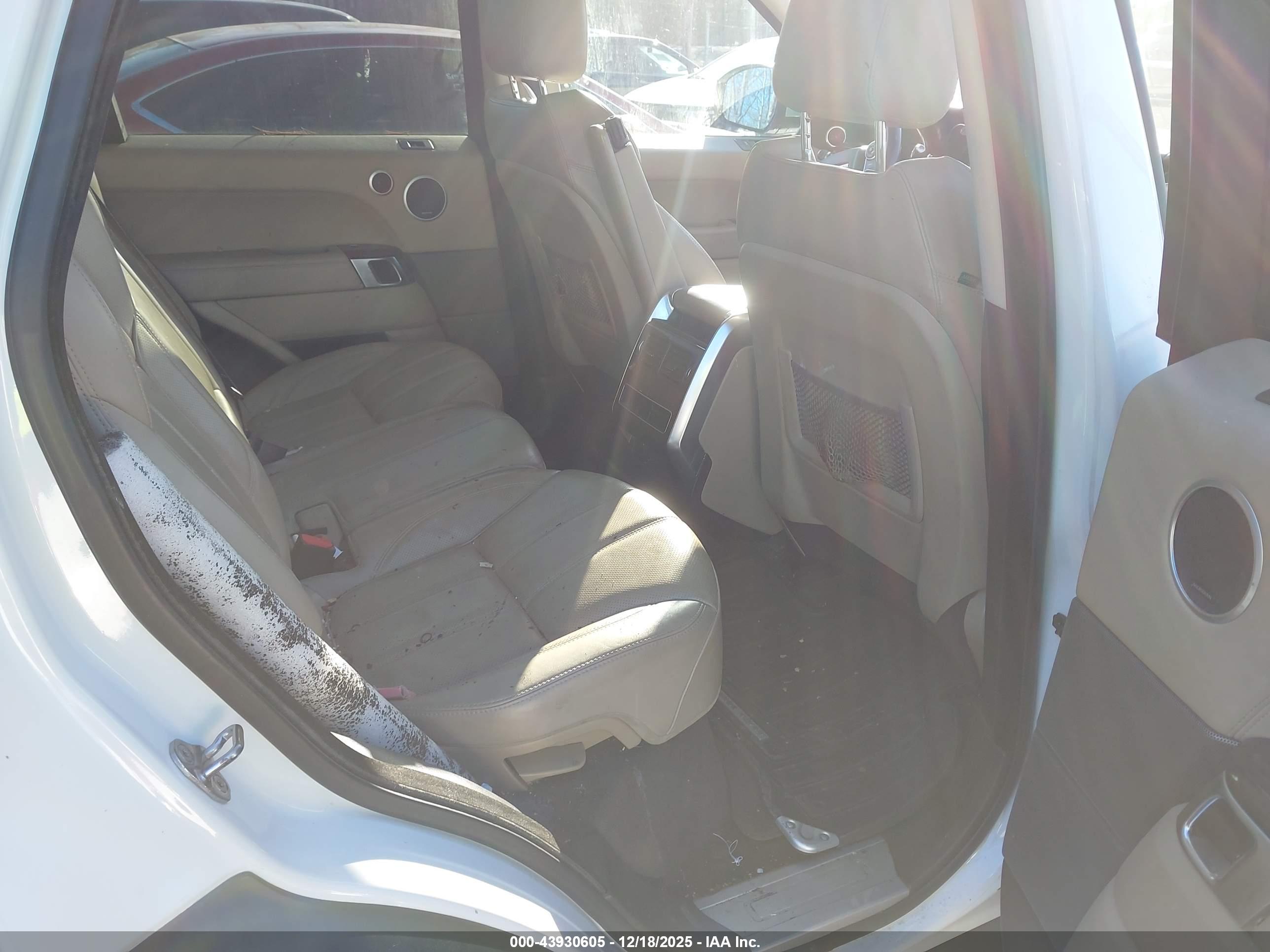 LAND ROVER image 8