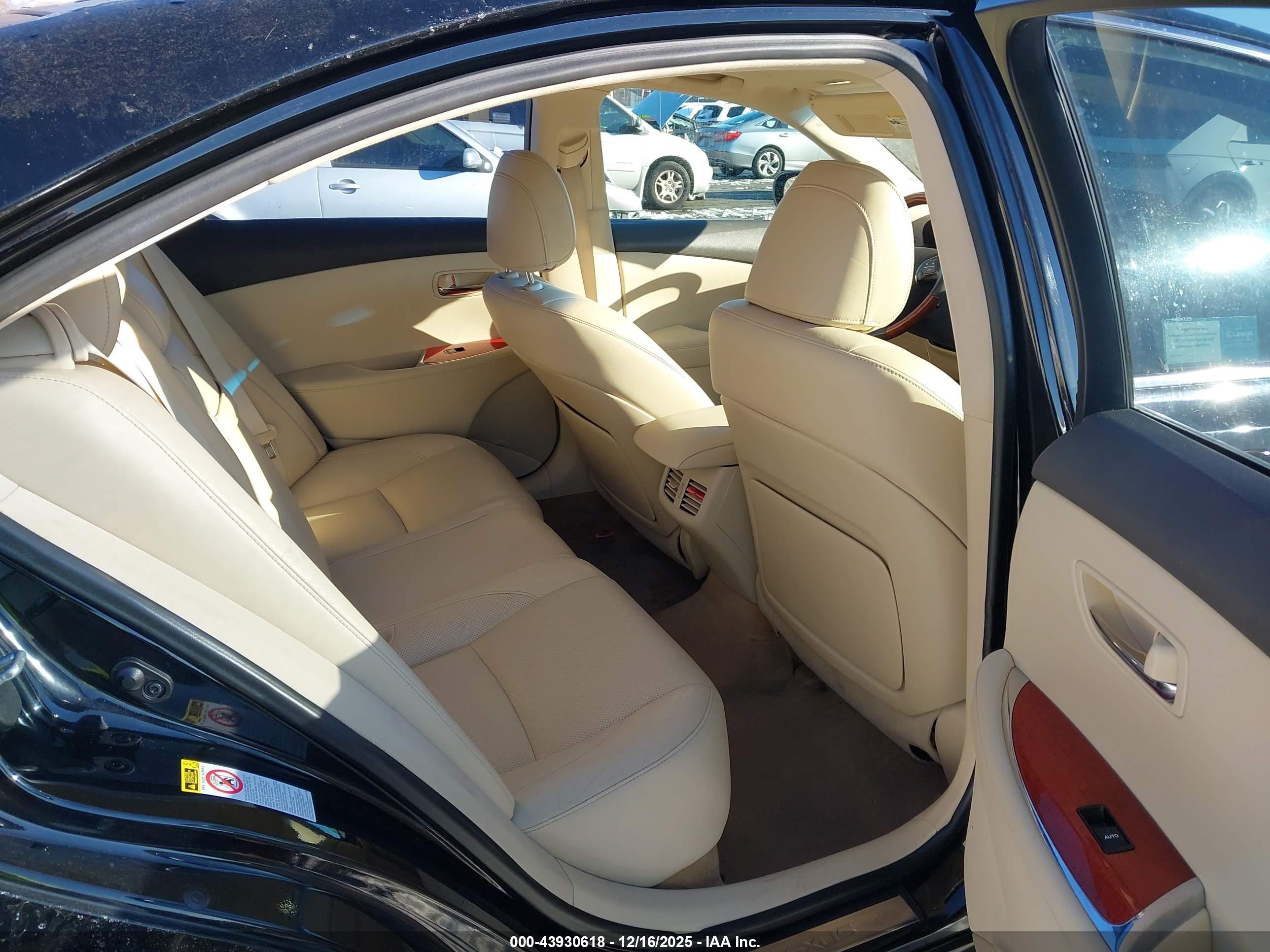 LEXUS ES image 8