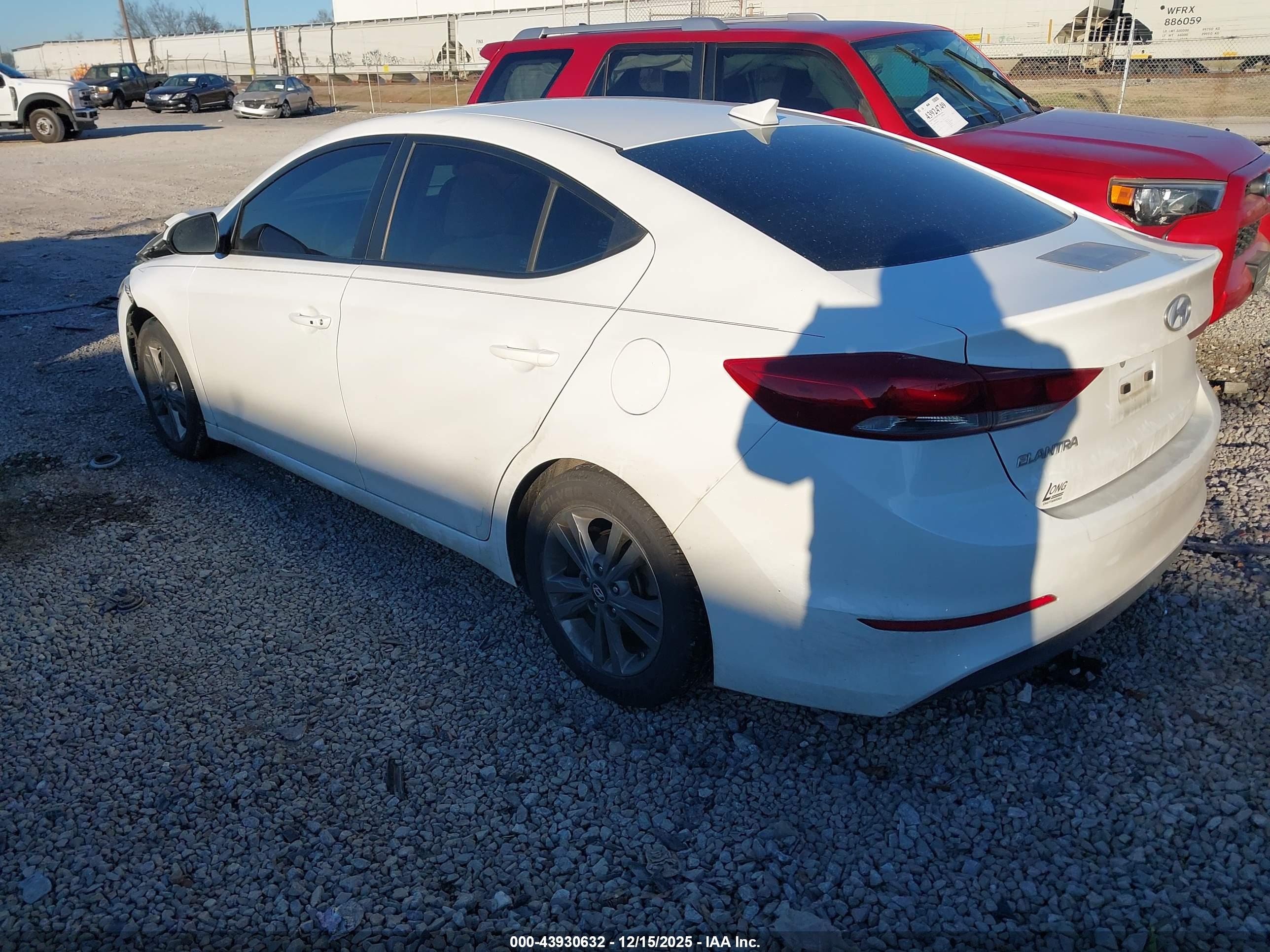 HYUNDAI ELANTRA image 3
