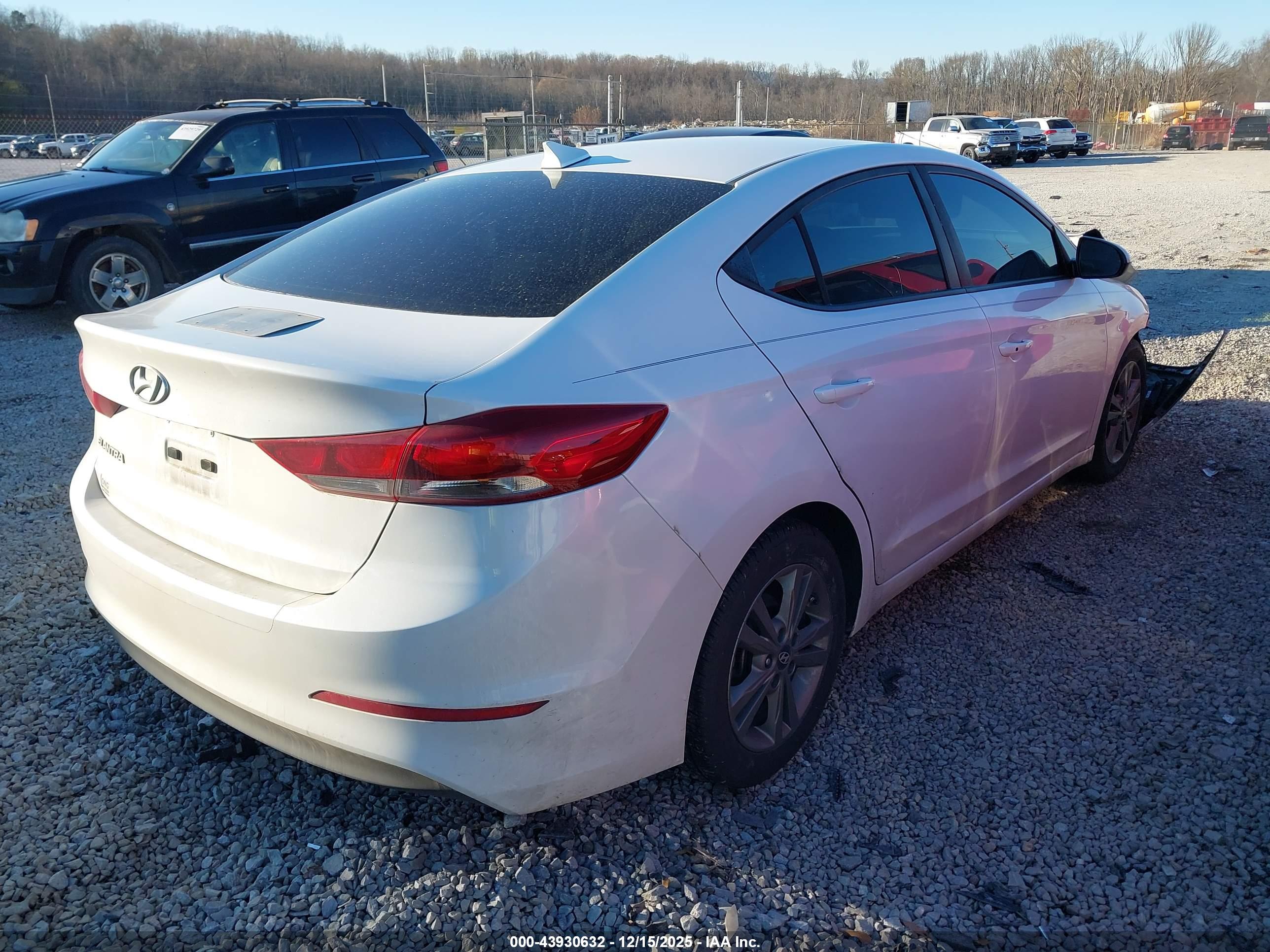 HYUNDAI ELANTRA image 4