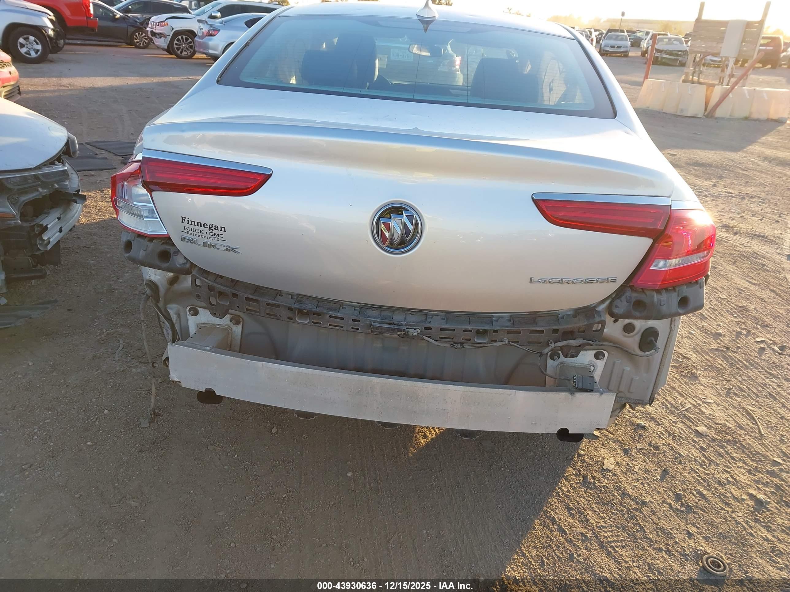 BUICK LACROSSE image 6