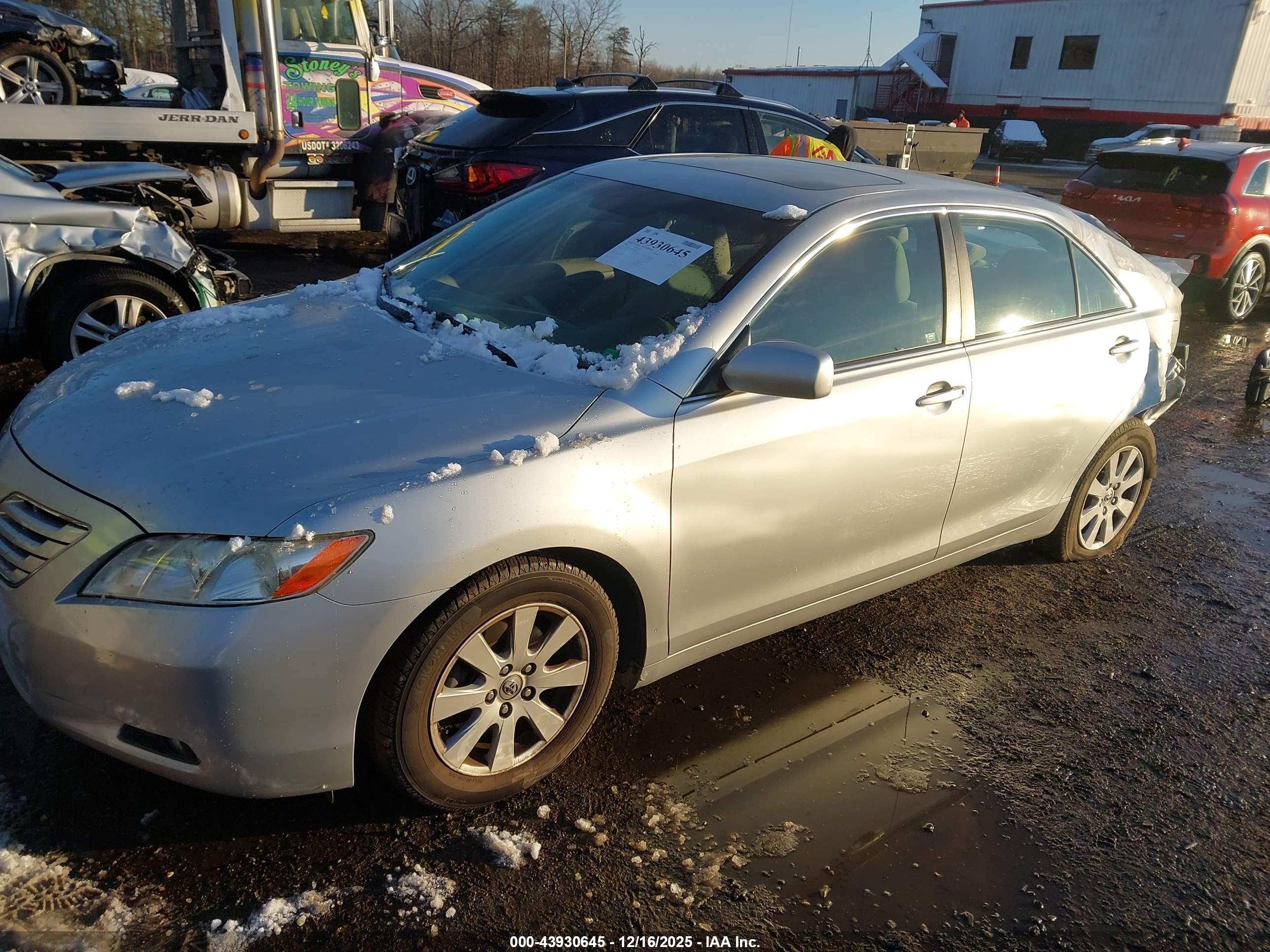 TOYOTA CAMRY image 2