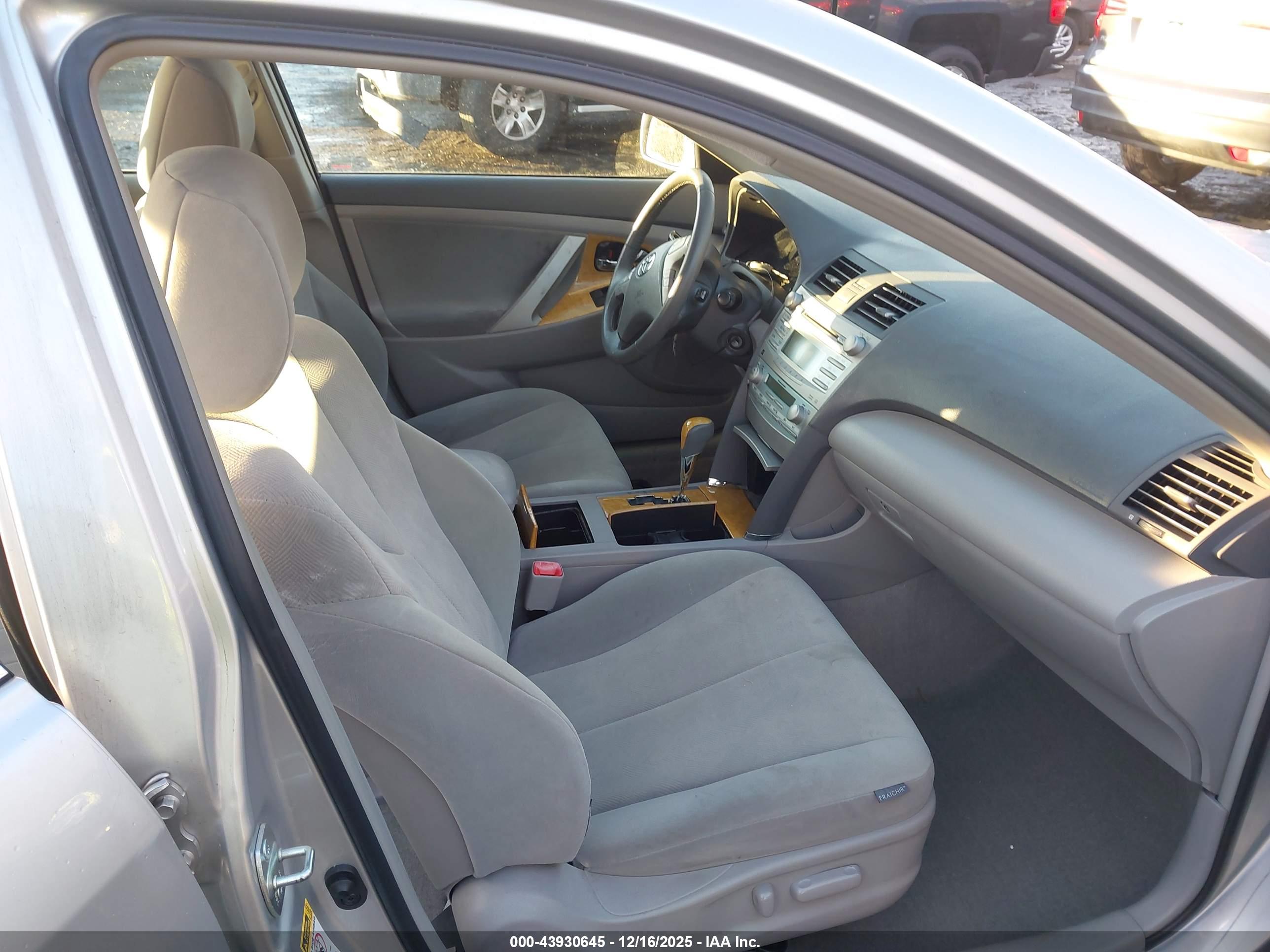 TOYOTA CAMRY image 5
