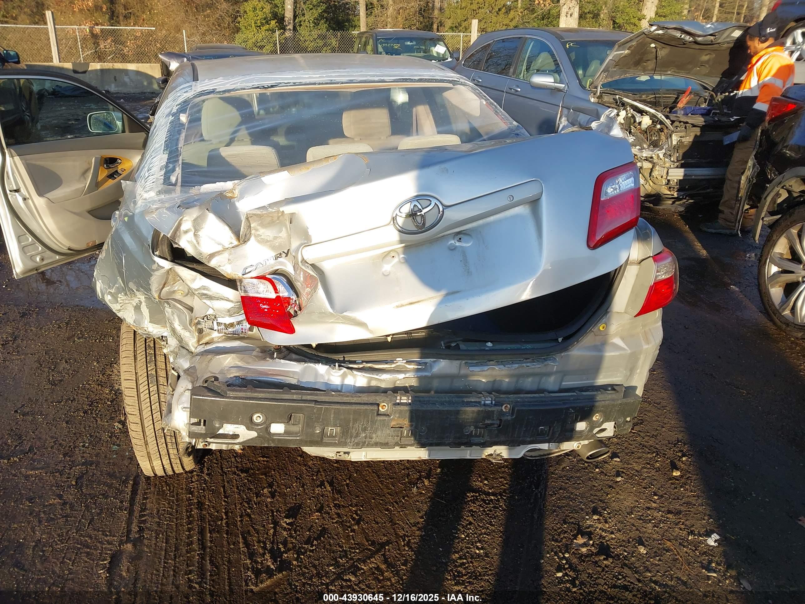 TOYOTA CAMRY image 6