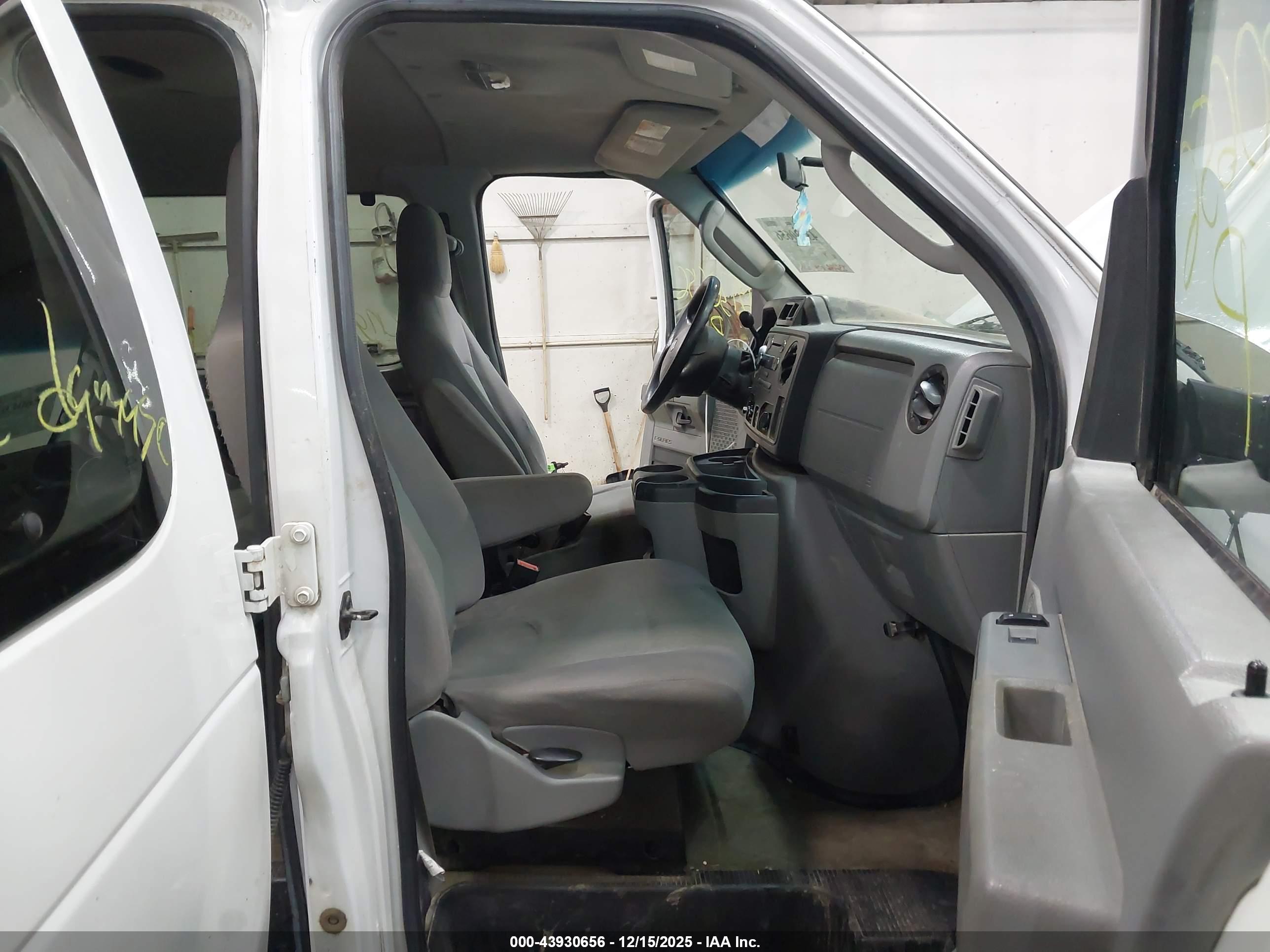 FORD ECONOLINE image 5